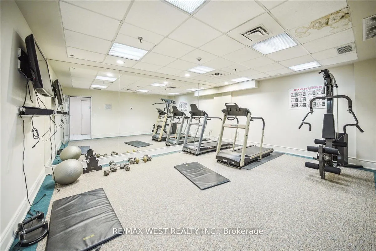 1 Hycrest Avenue #203