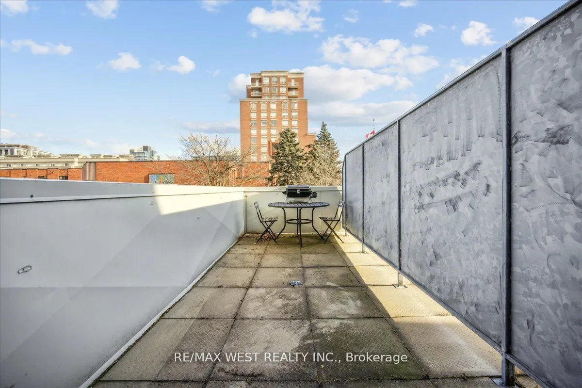 1 Hycrest Avenue #203