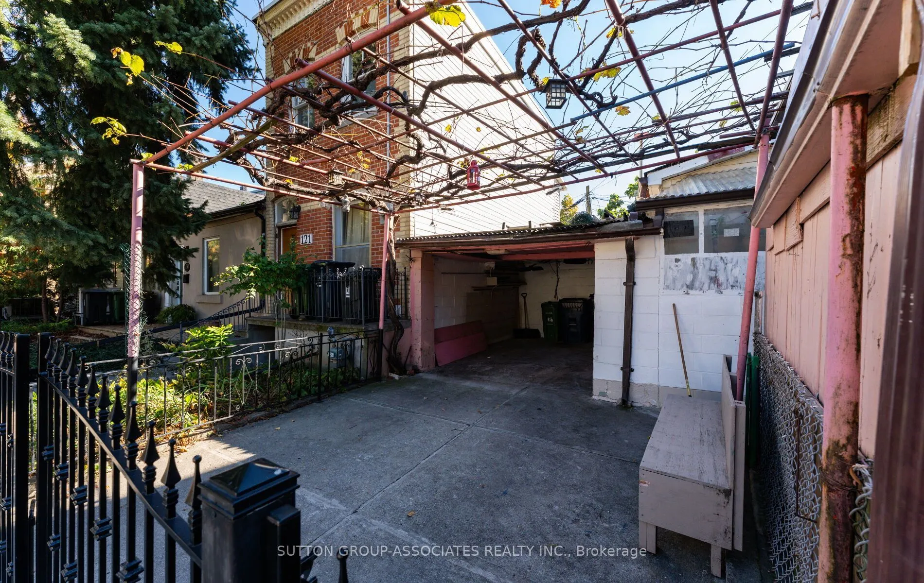 35 Bellwoods Avenue #2nd Floor