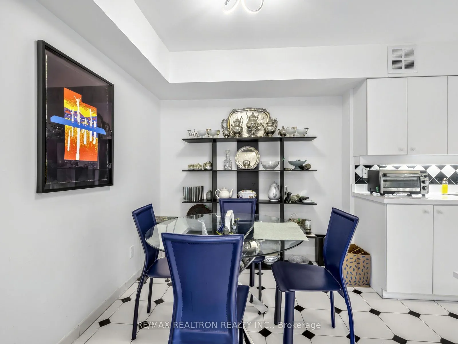 260 Heath Street W #1502