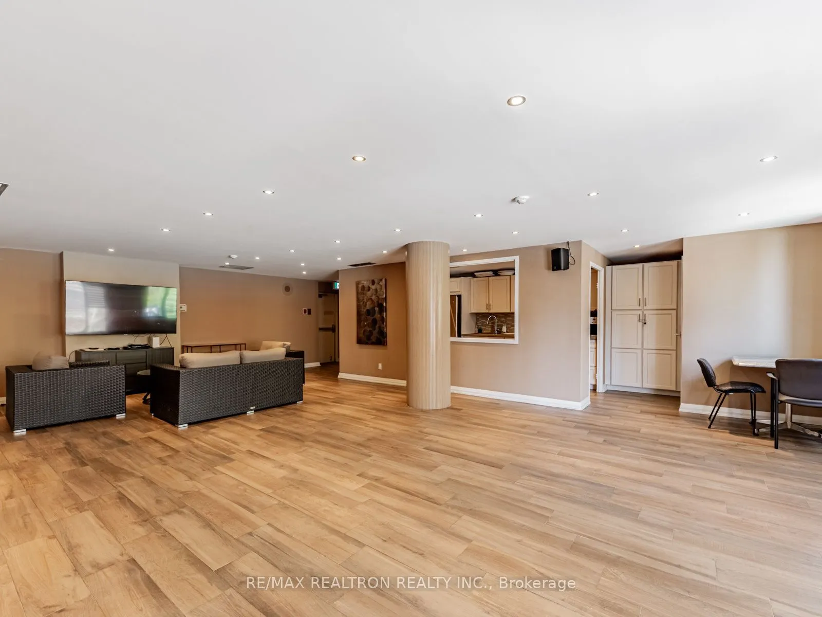 260 Heath Street W #1502