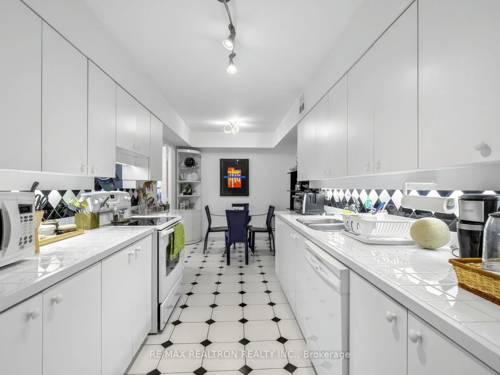 260 Heath Street W #1502
