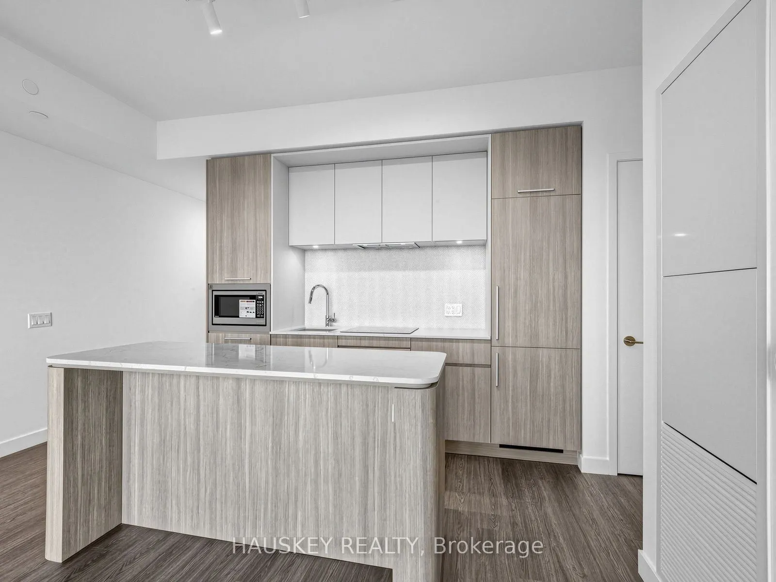 180 Alberta Avenue #603