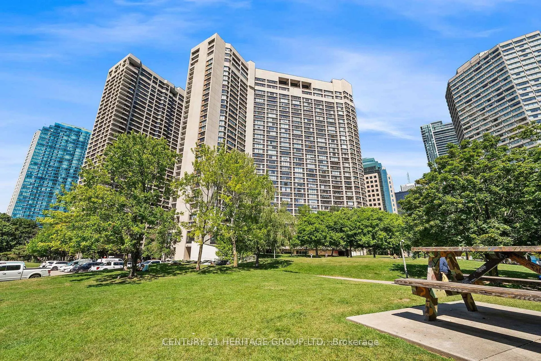 33 Harbour Square #1822