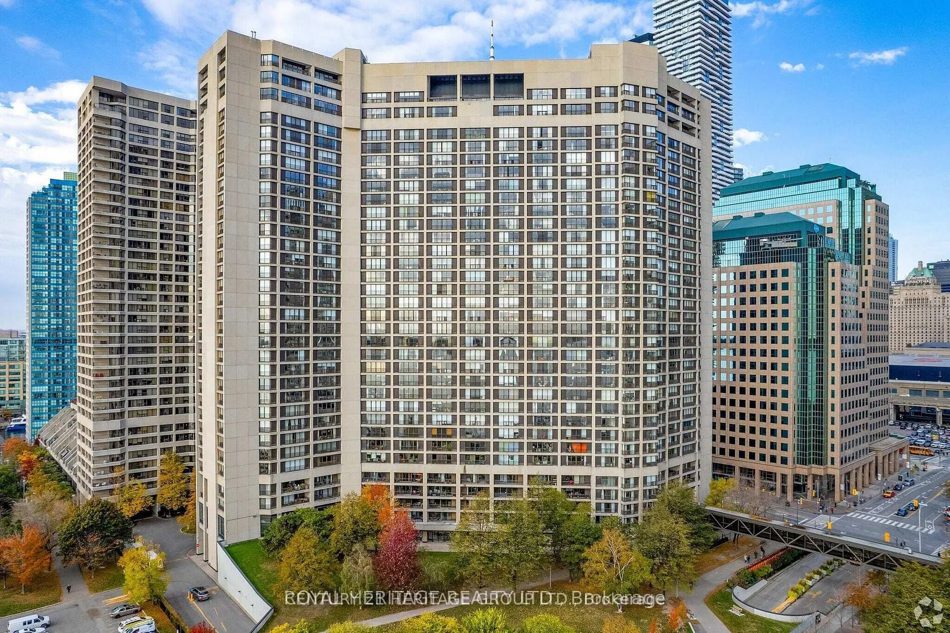 33 Harbour Square #1822