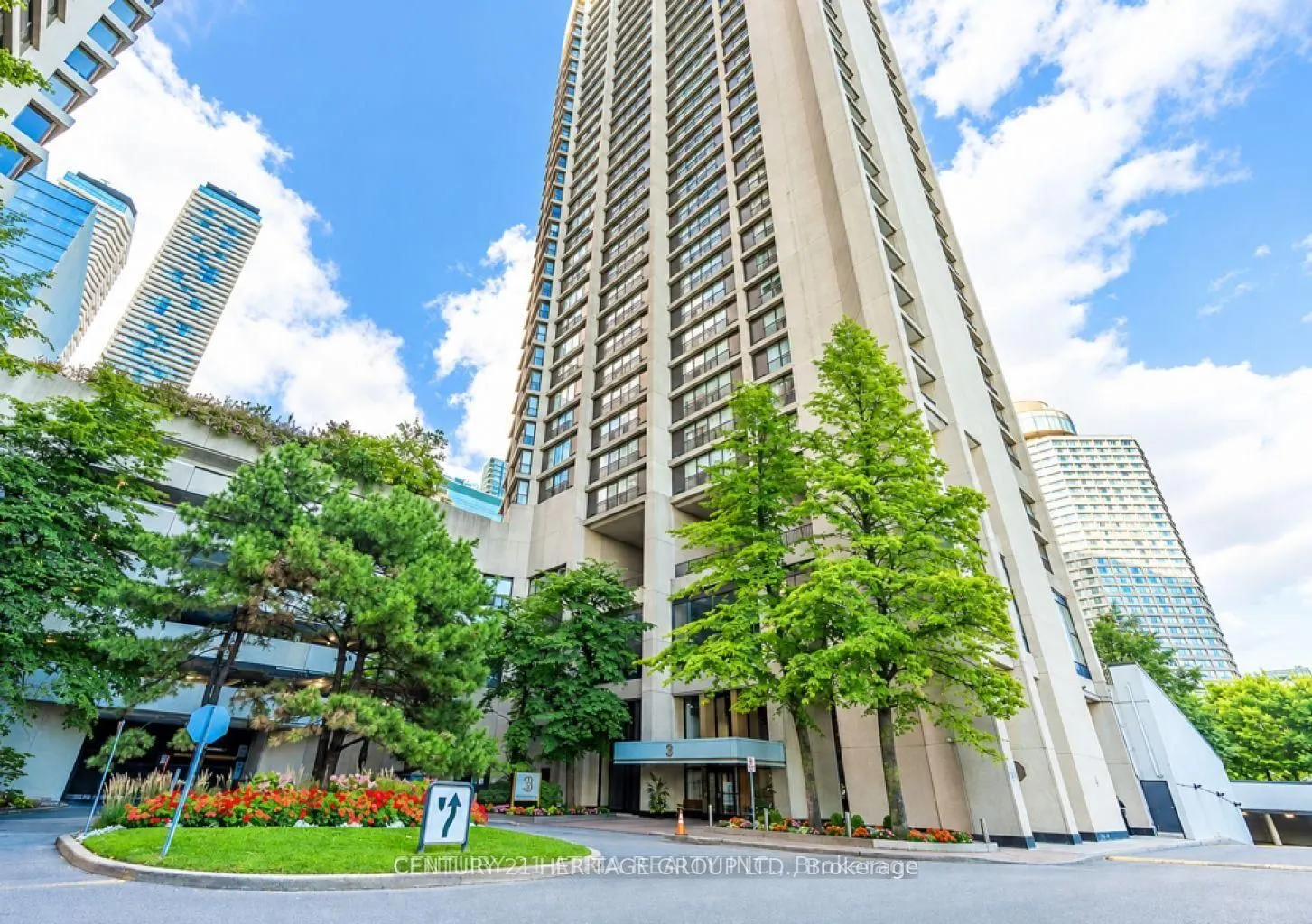 33 Harbour Square #1822