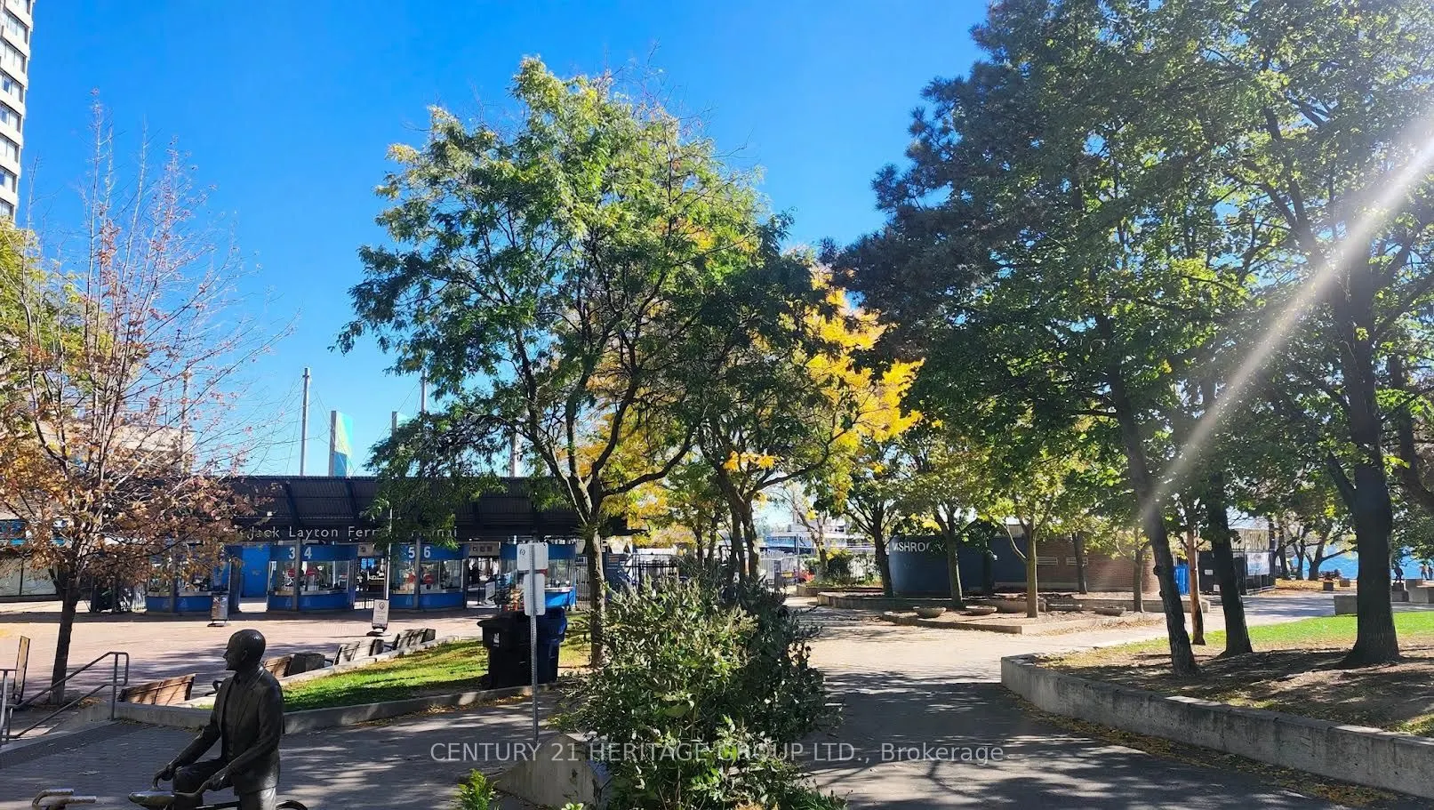 33 Harbour Square #1822