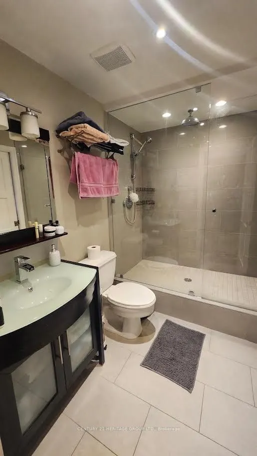 33 Harbour Square #1822
