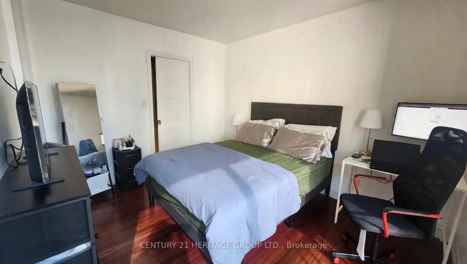 33 Harbour Square #1822