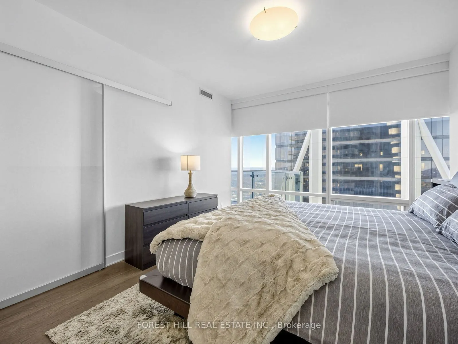 1 Bloor Street E #6805