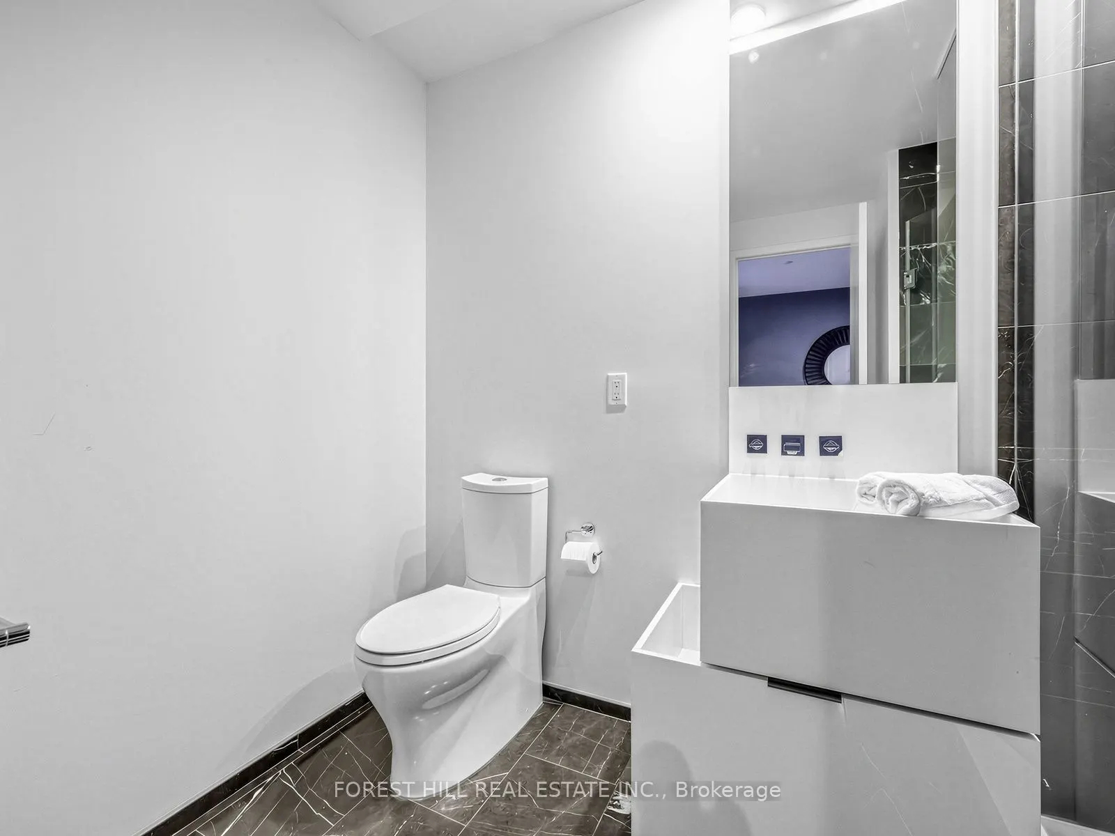 1 Bloor Street E #6805