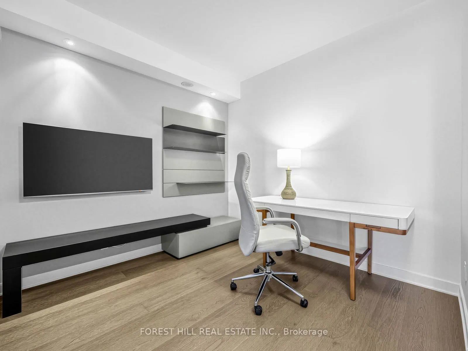 1 Bloor Street E #6805