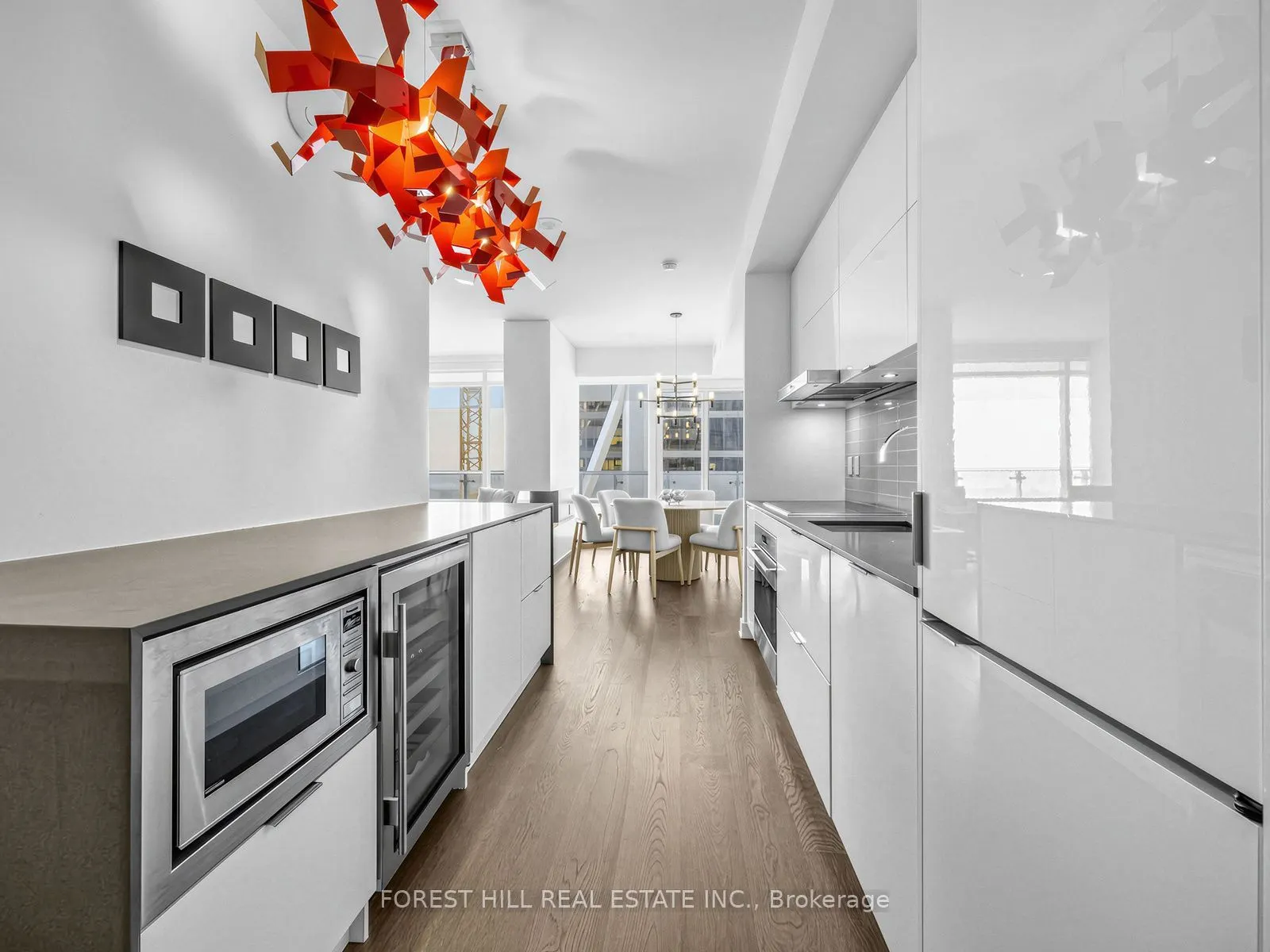 1 Bloor Street E #6805