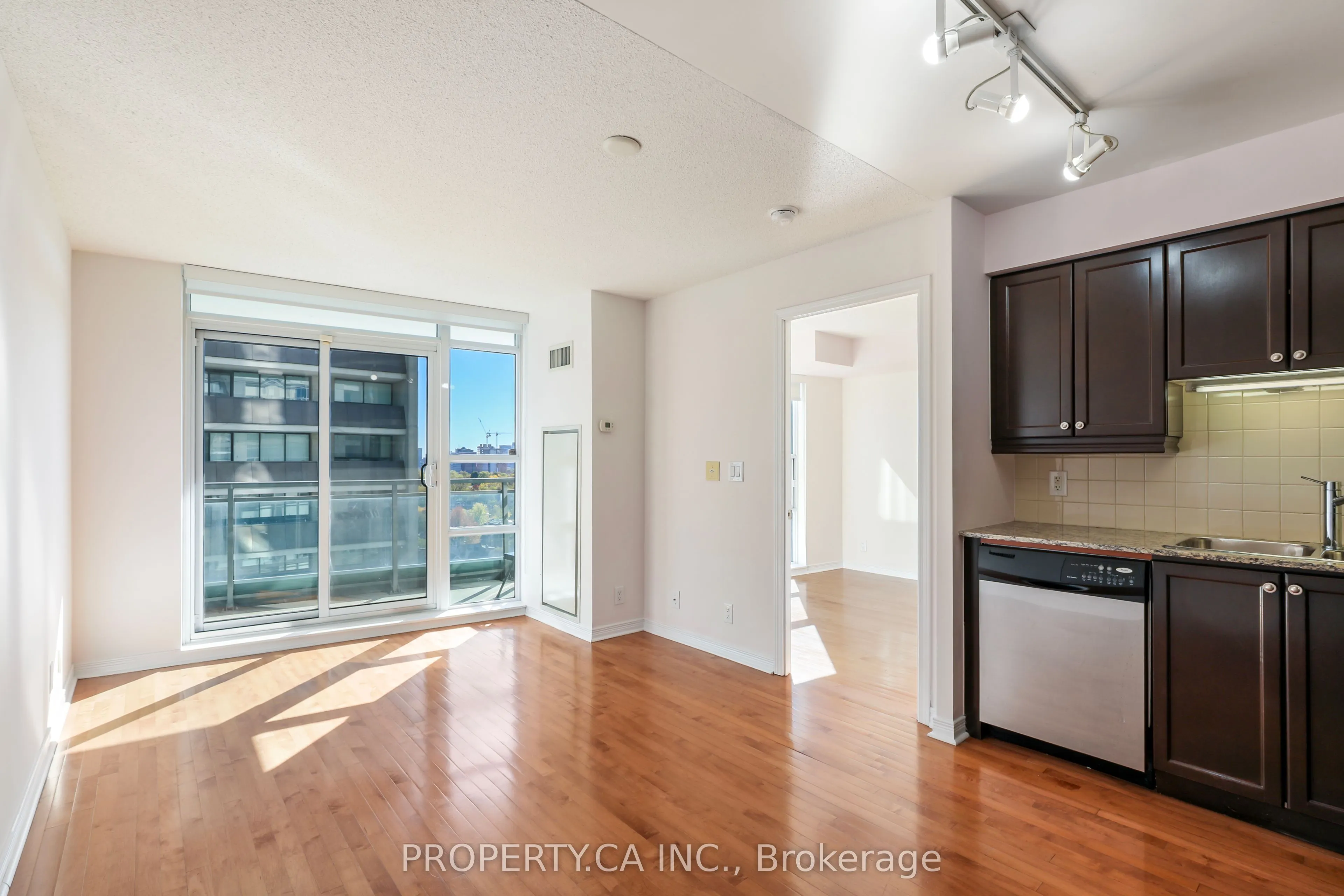 736 Spadina Avenue #1203