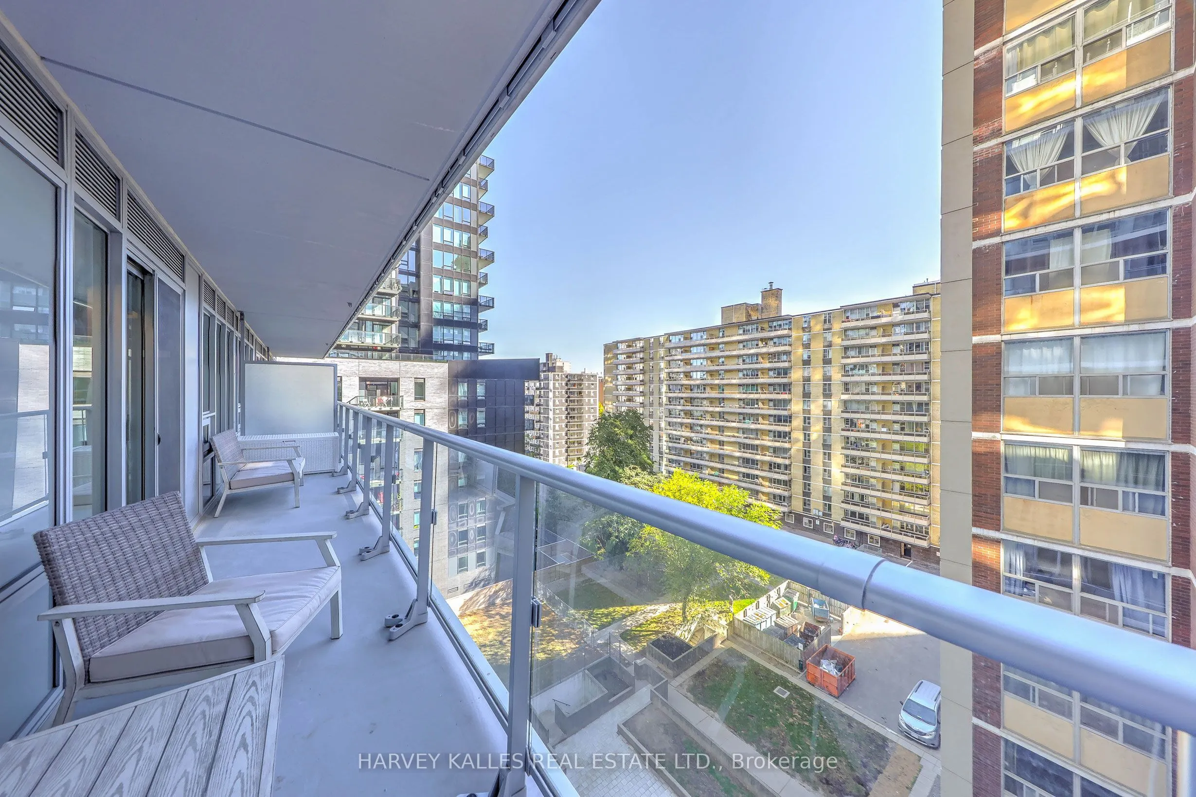 195 REDPATH Avenue #706