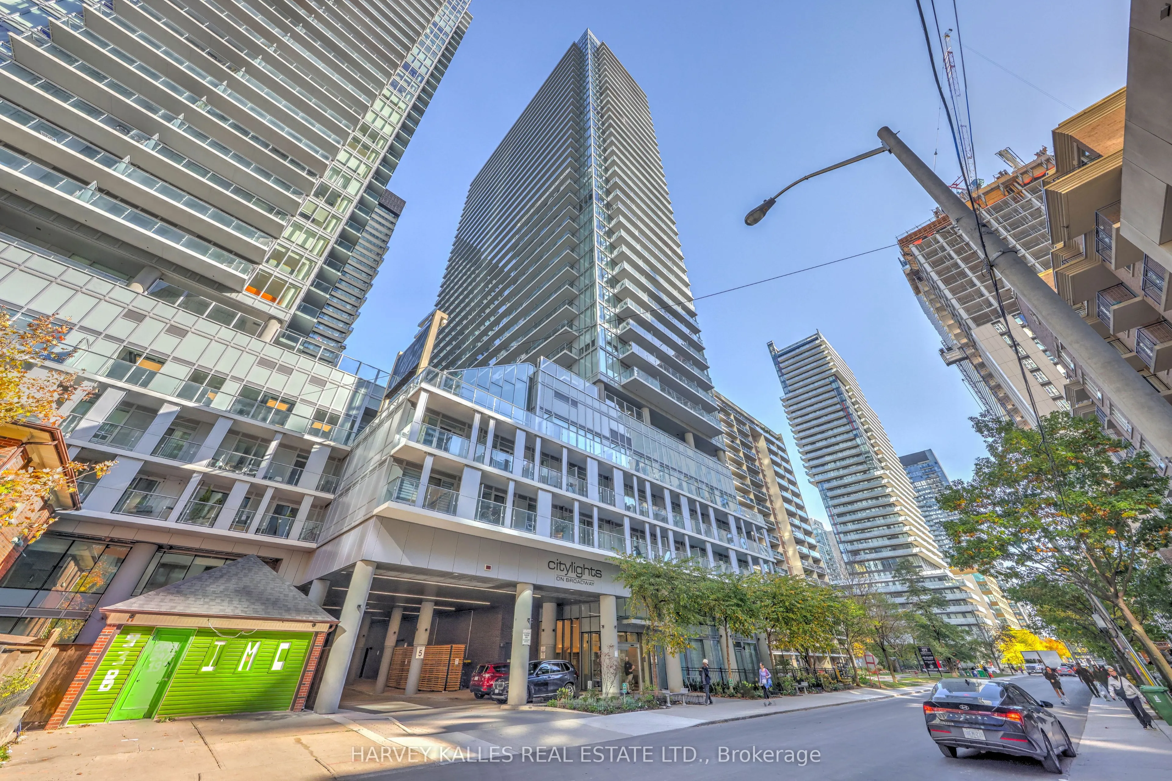 195 REDPATH Avenue #706