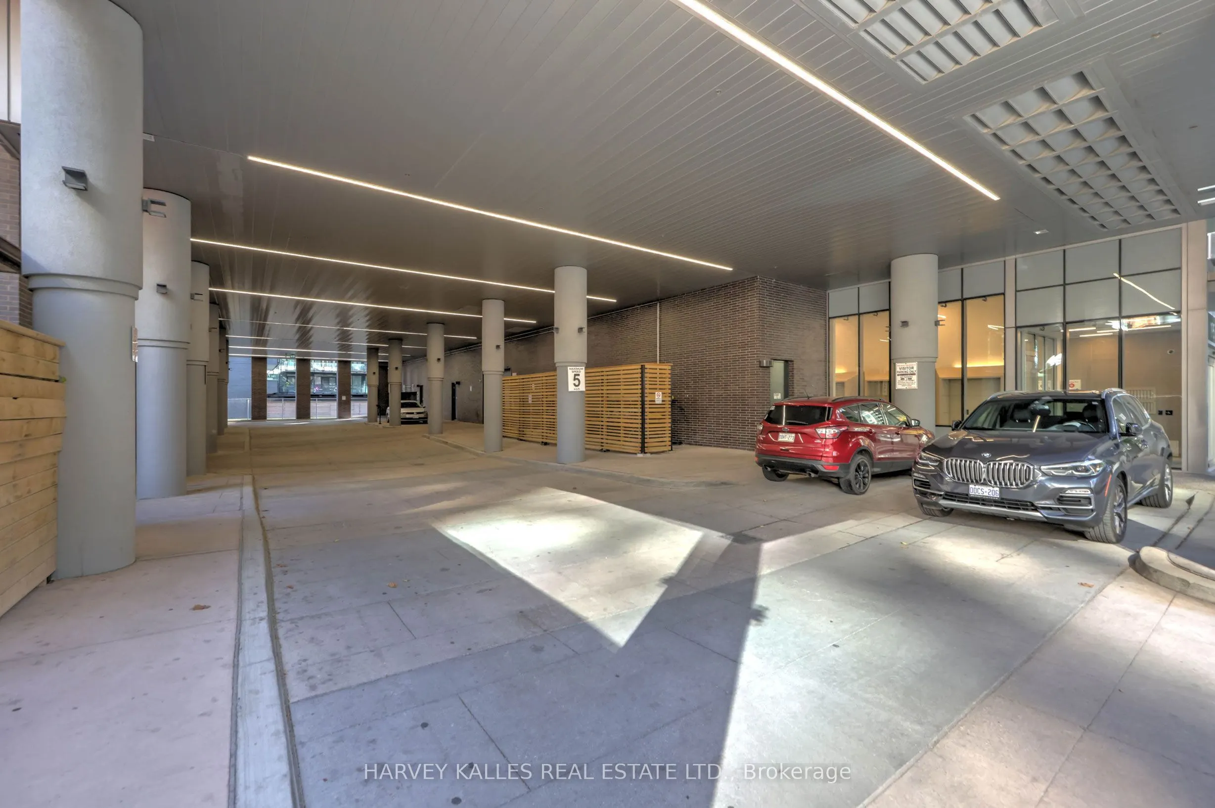 195 REDPATH Avenue #706