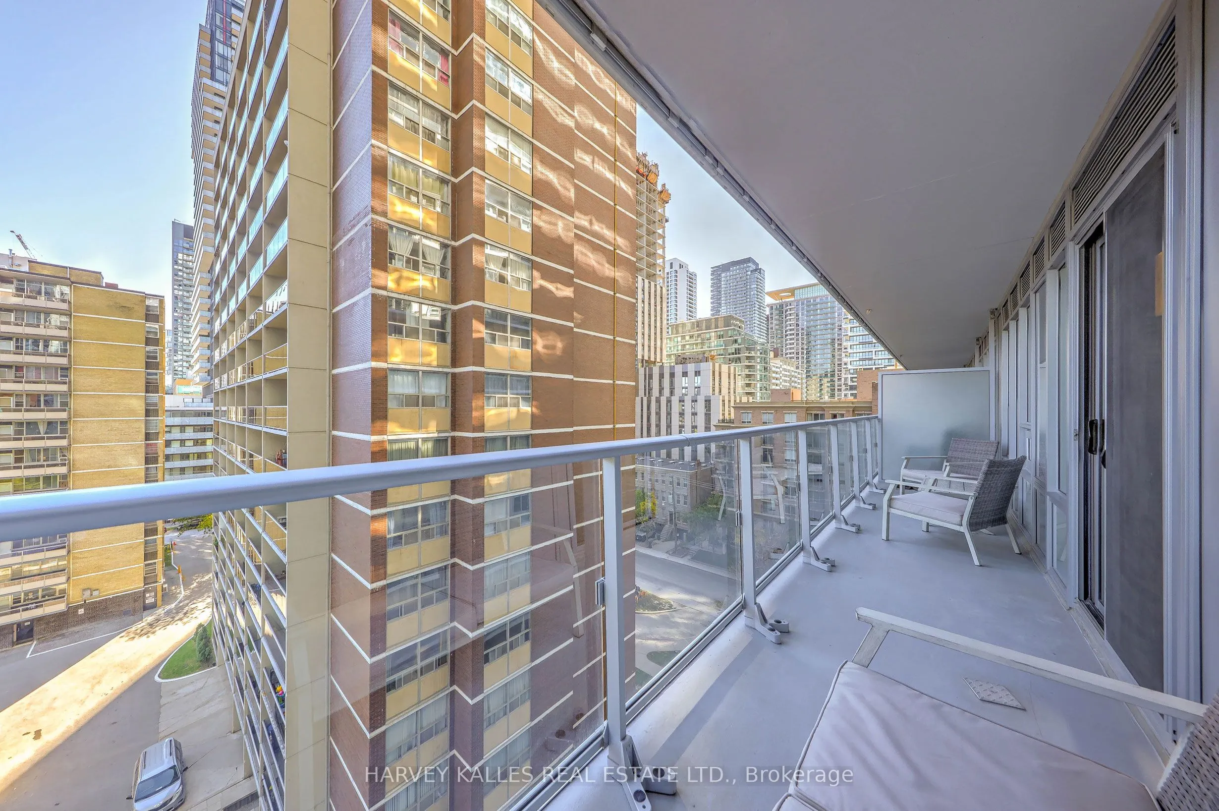 195 REDPATH Avenue #706