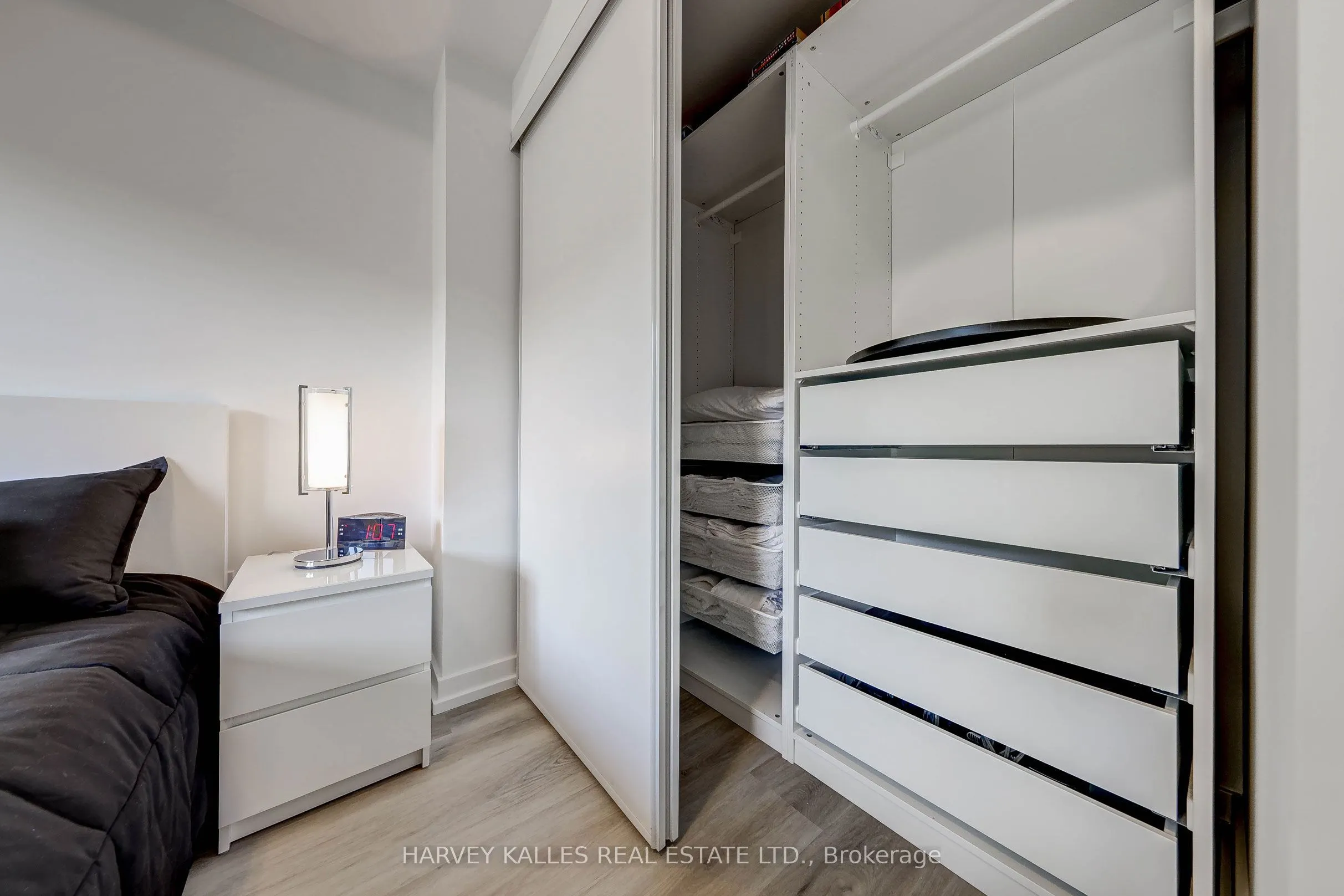 195 REDPATH Avenue #706