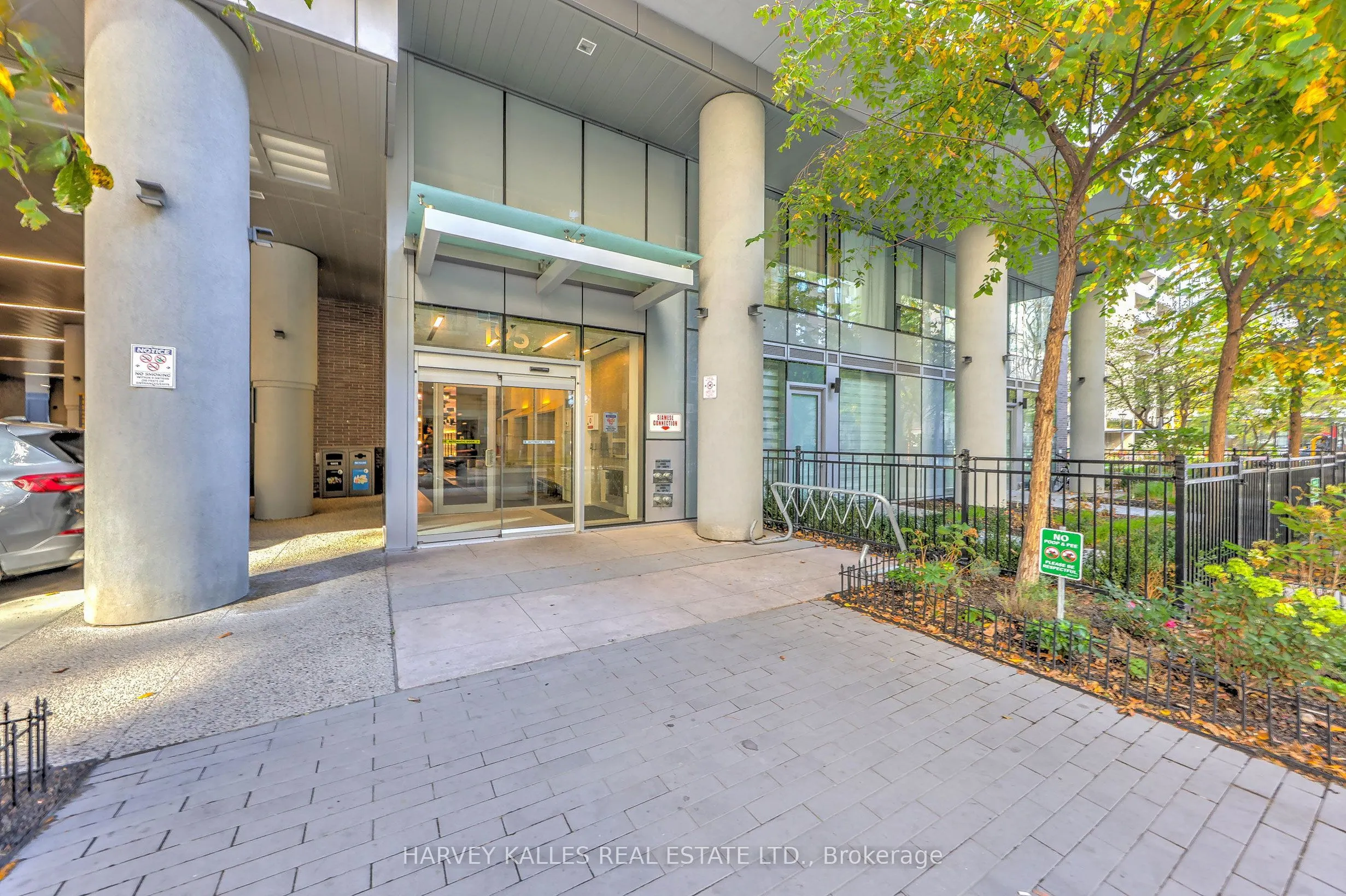 195 REDPATH Avenue #706