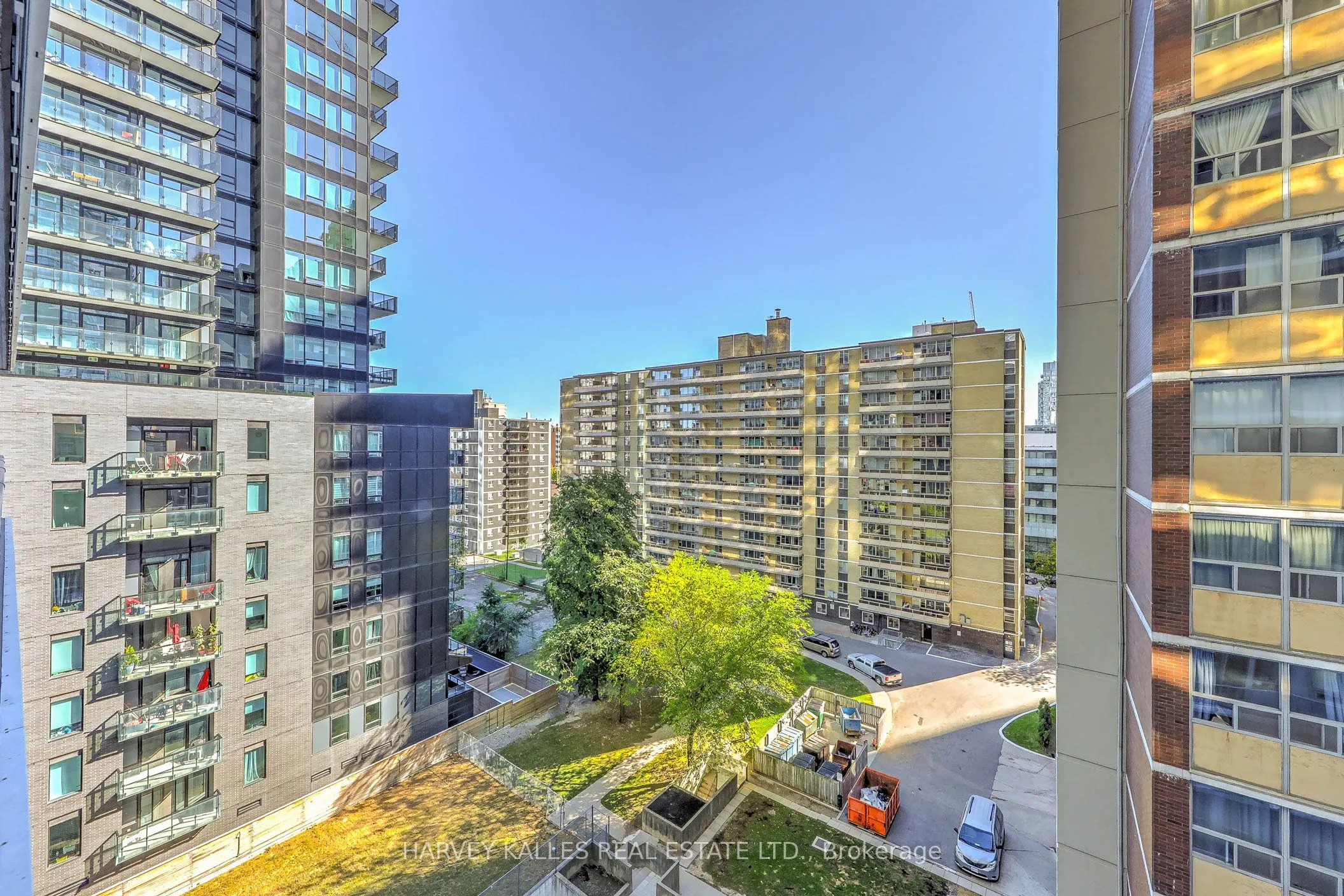195 REDPATH Avenue #706