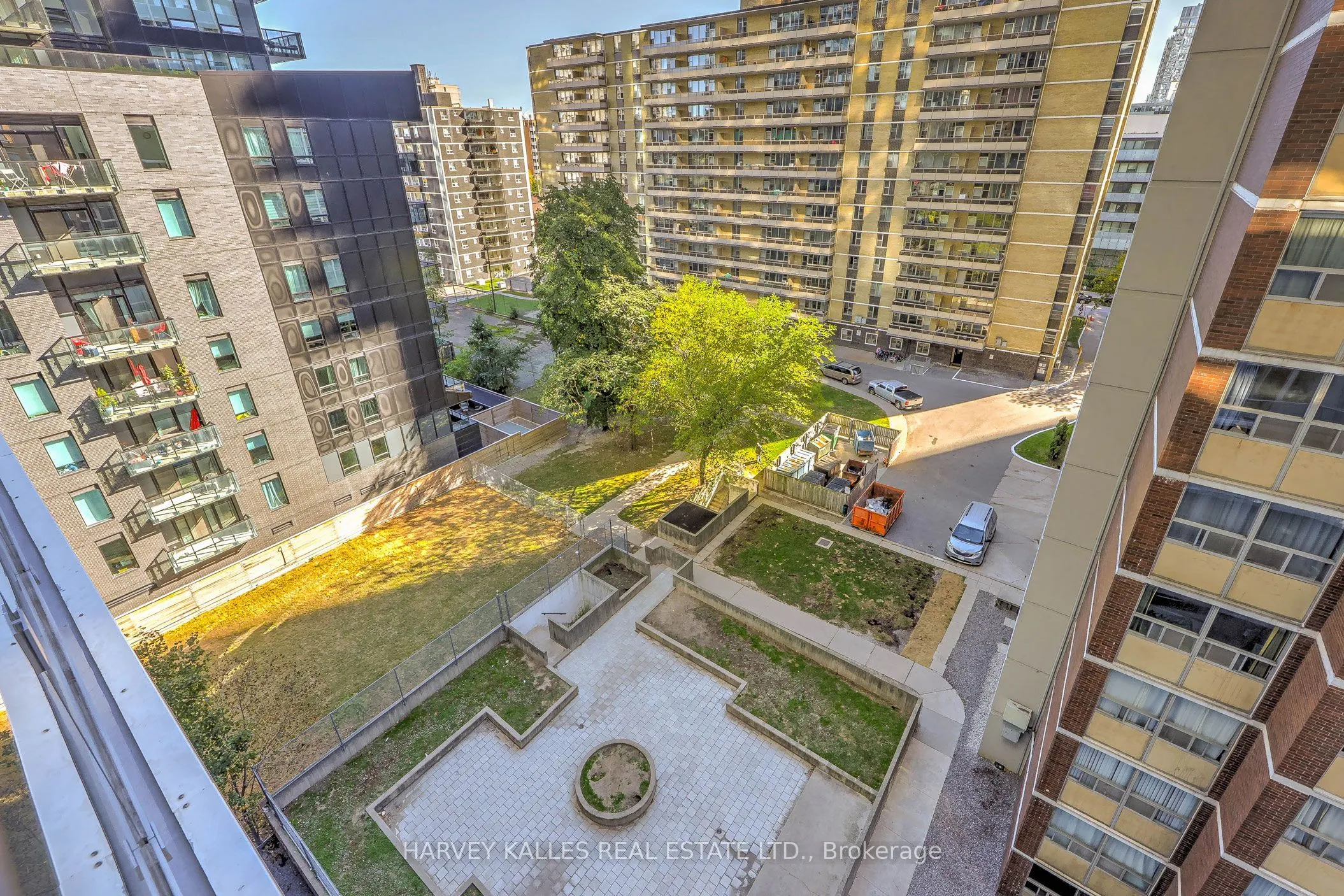 195 REDPATH Avenue #706