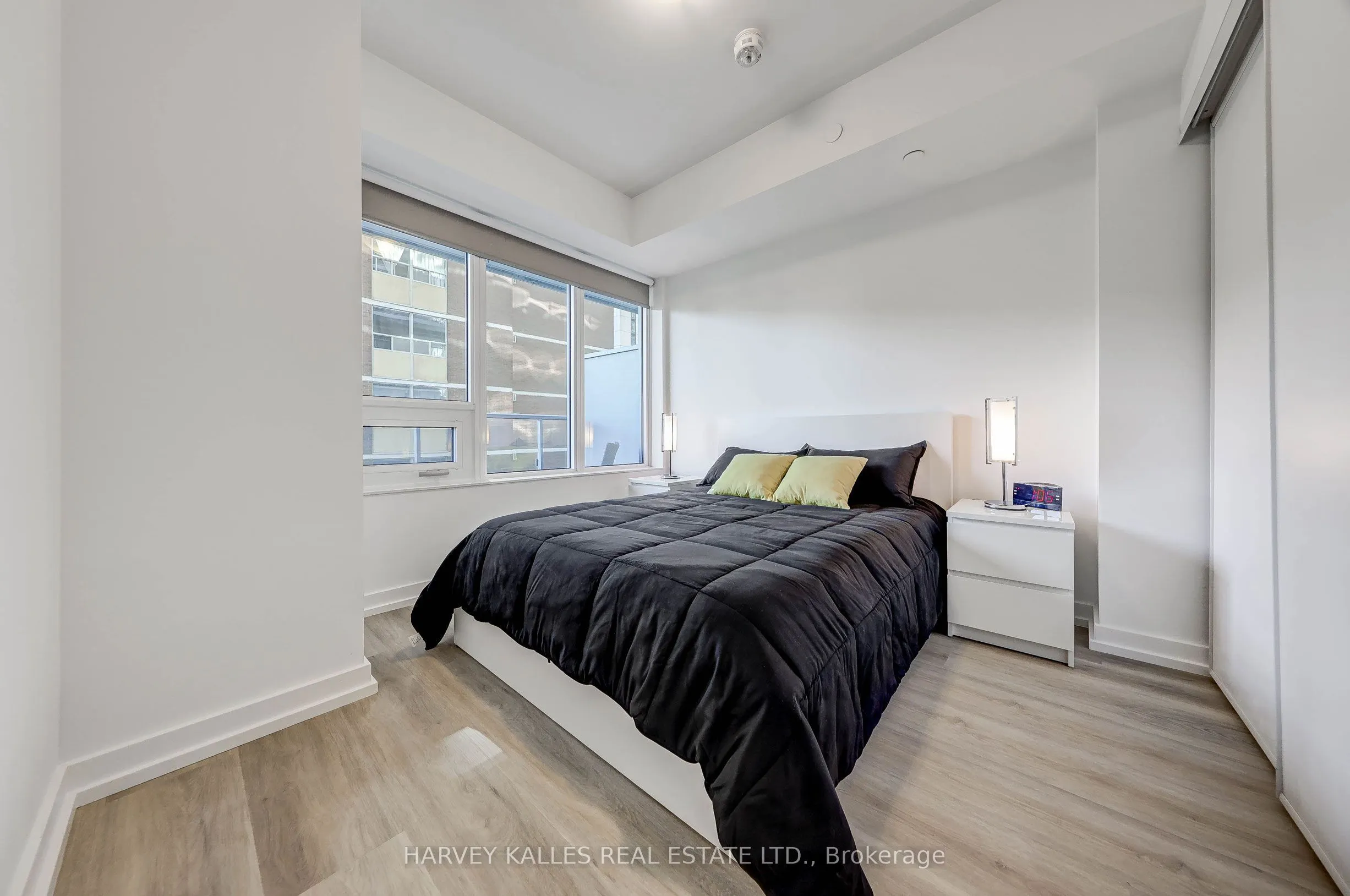 195 REDPATH Avenue #706