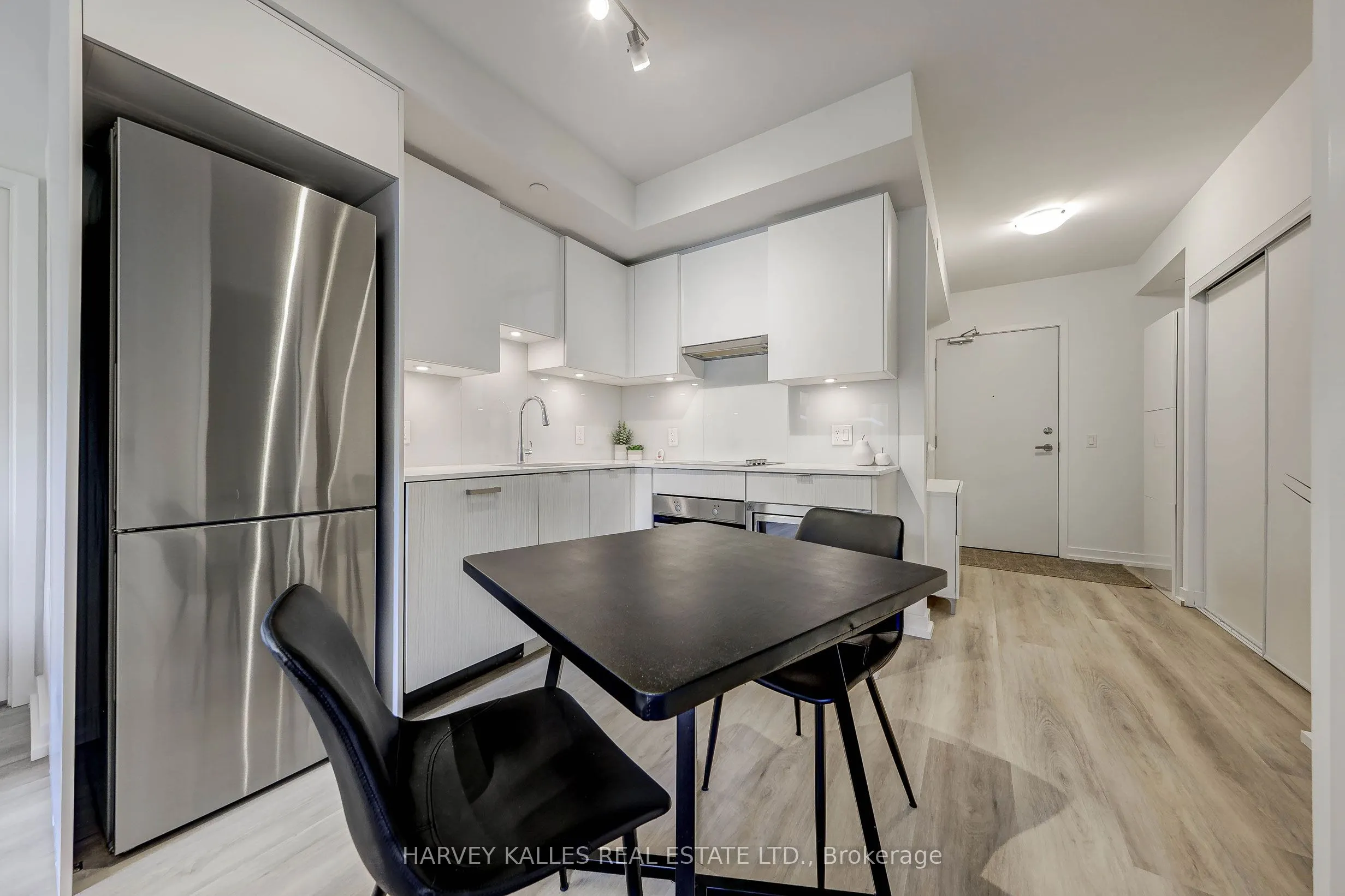195 REDPATH Avenue #706