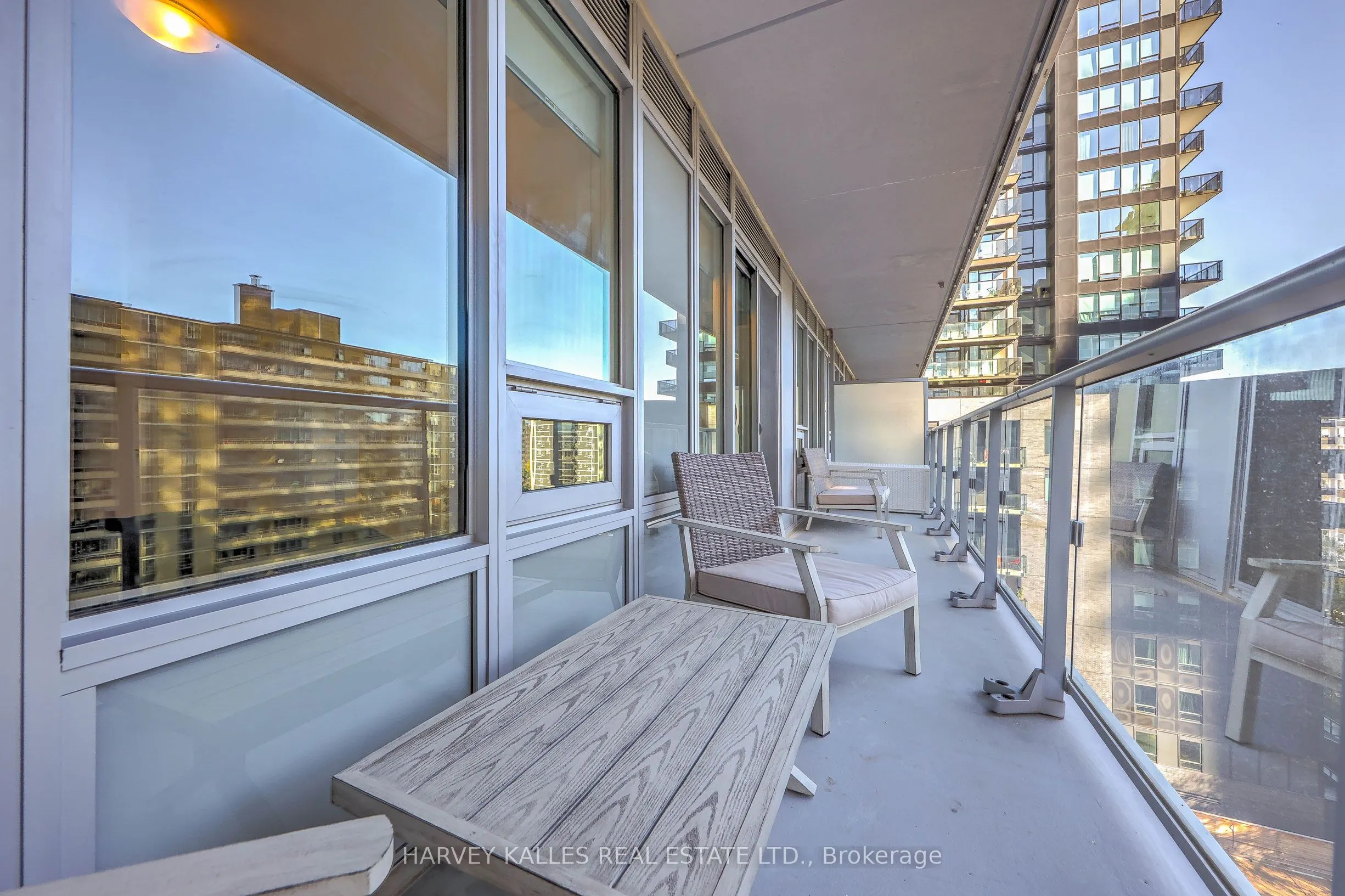 195 REDPATH Avenue #706