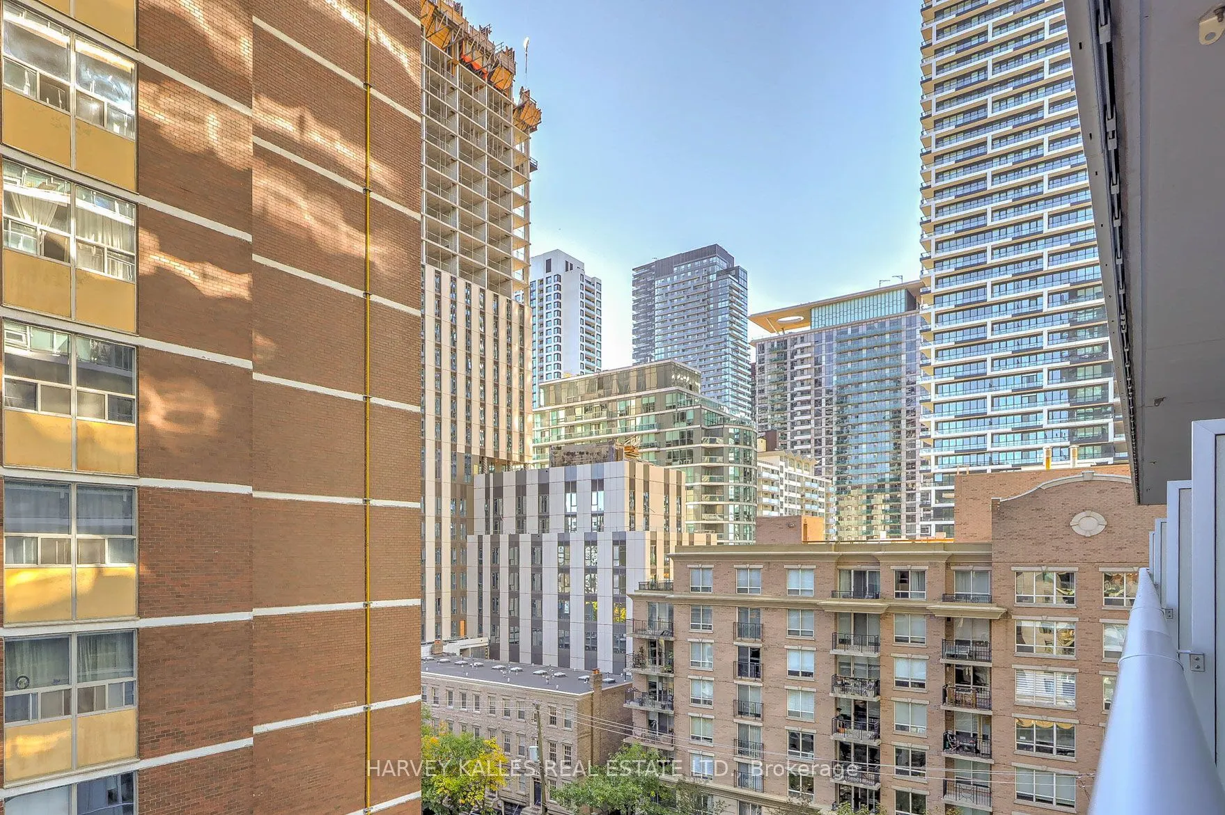 195 REDPATH Avenue #706