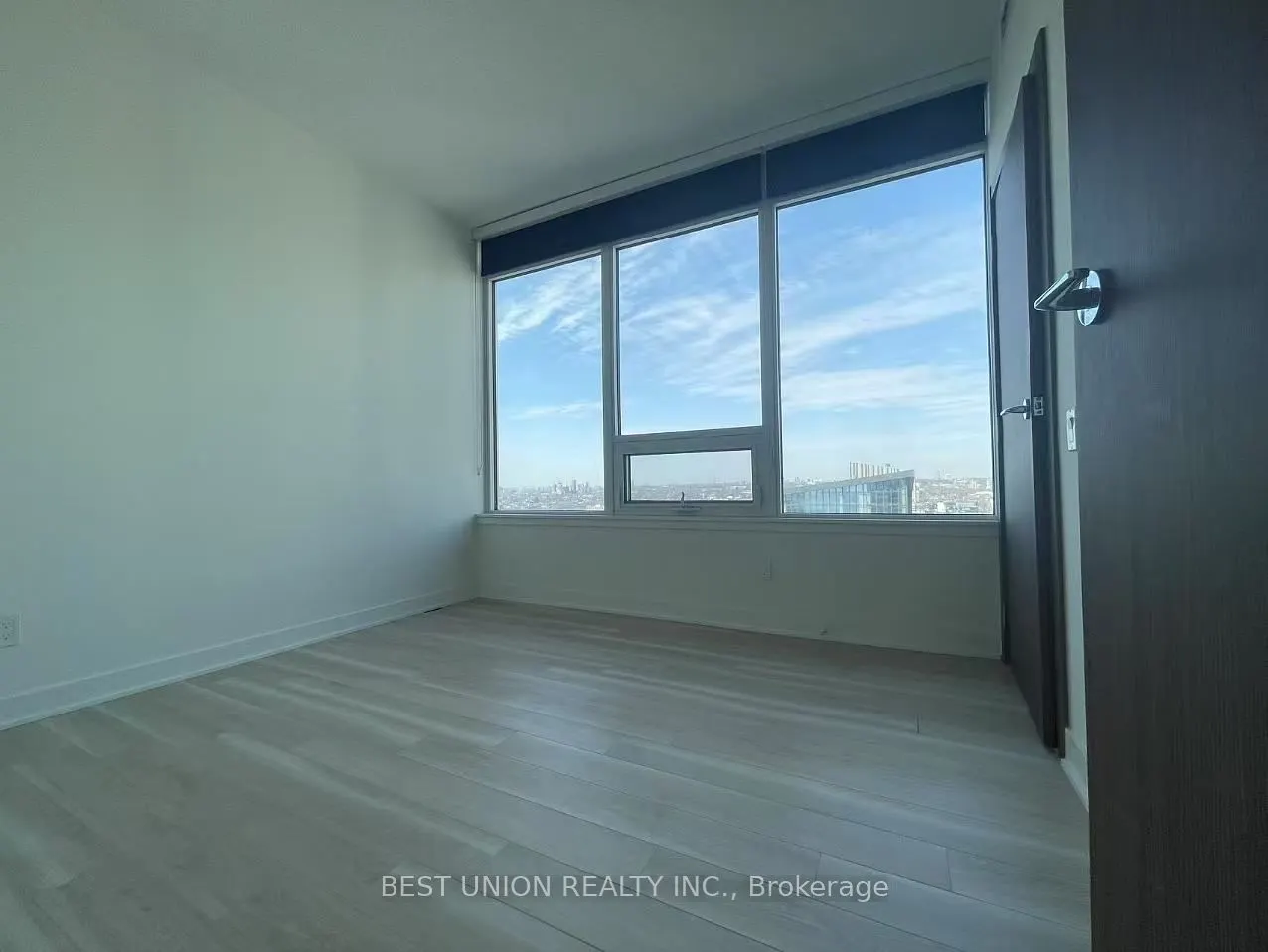 17 Bathurst Street #3910