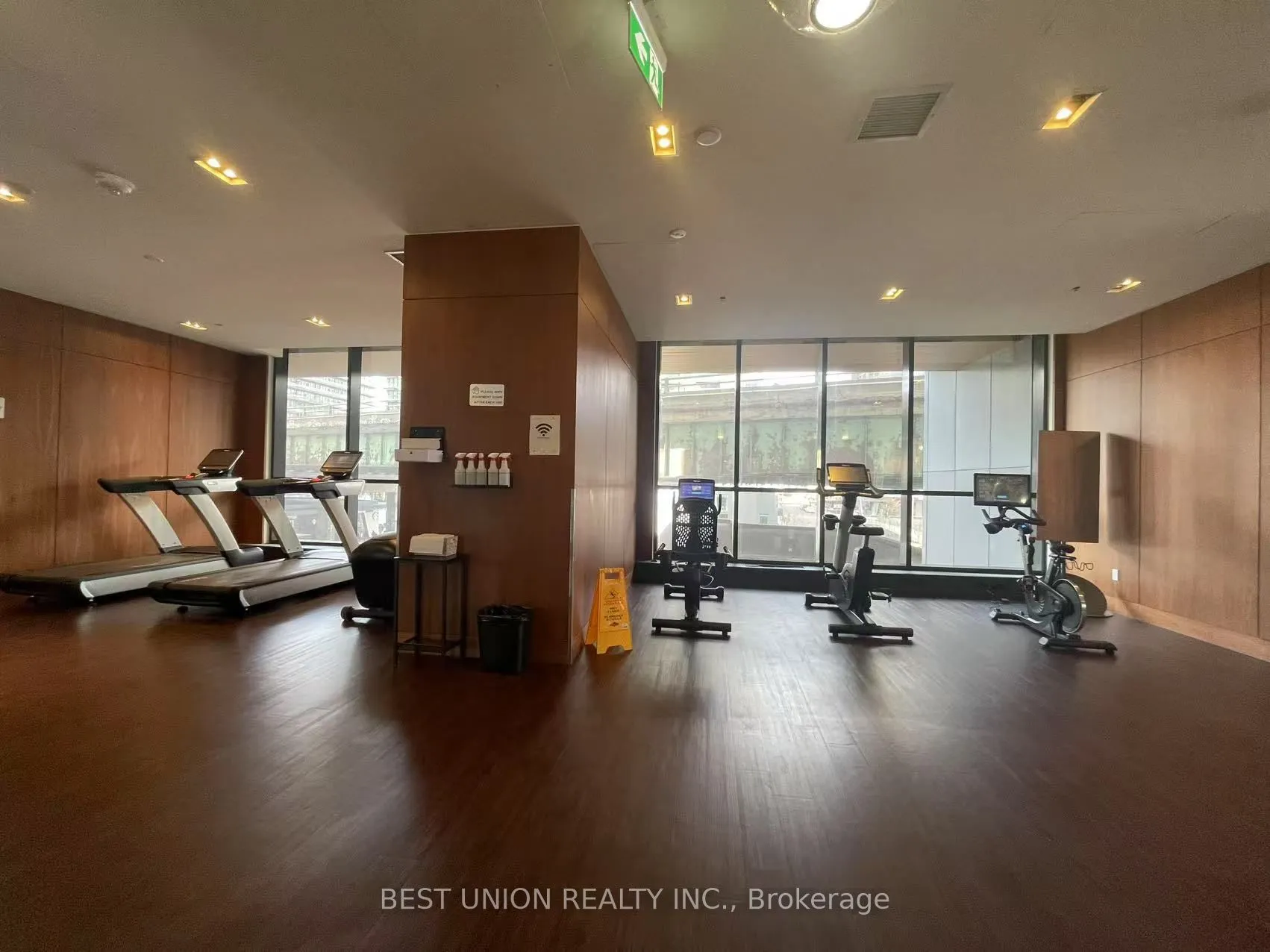17 Bathurst Street #3910