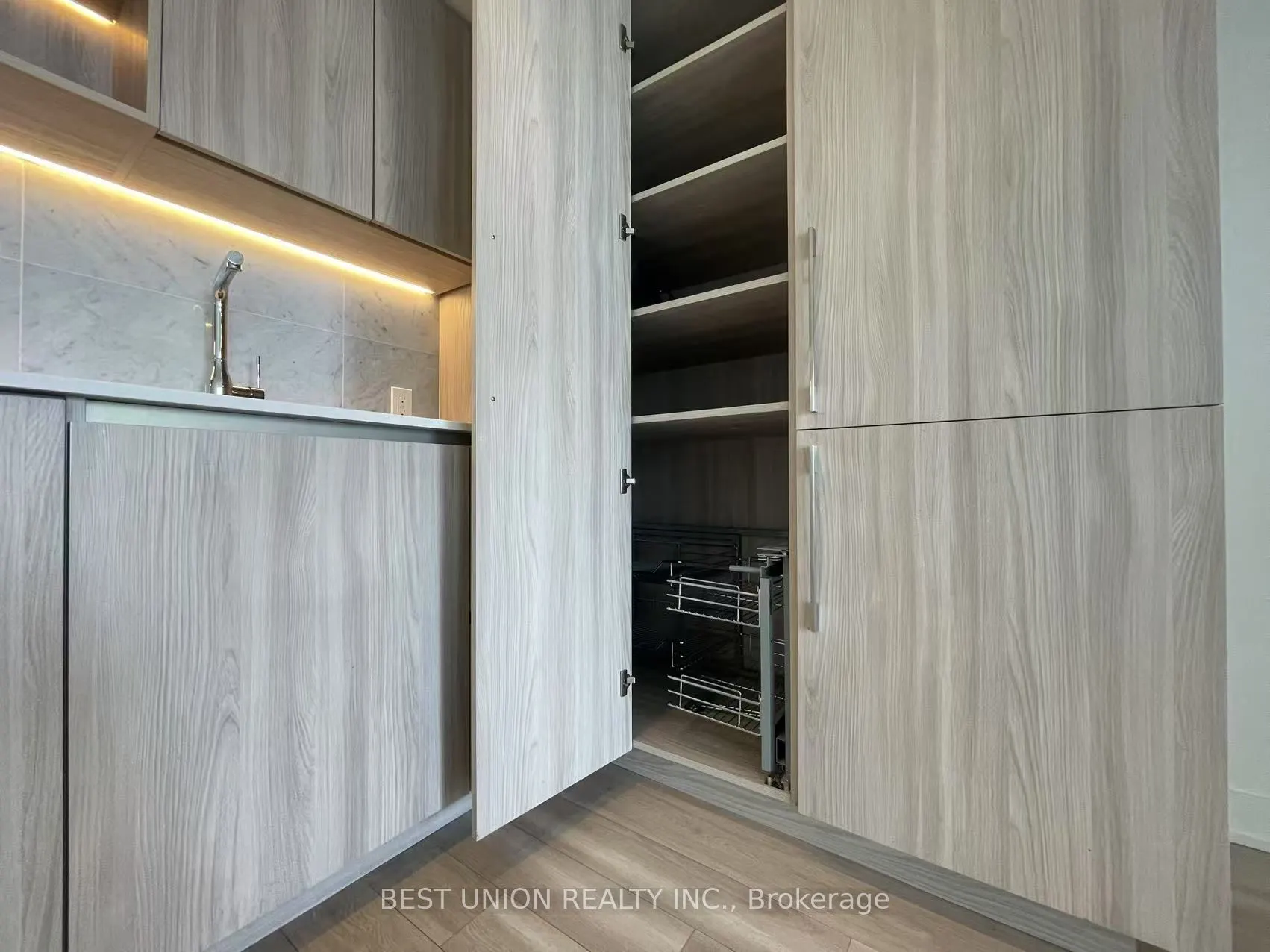 17 Bathurst Street #3910