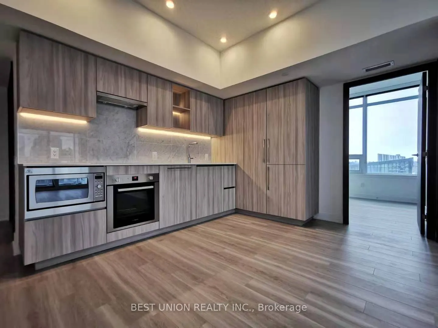 17 Bathurst Street #3910