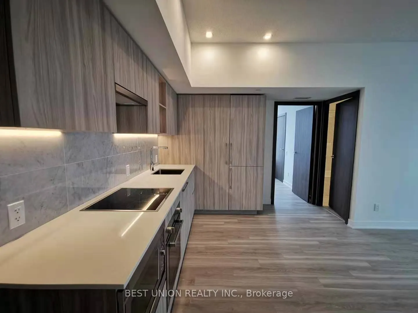 17 Bathurst Street #3910