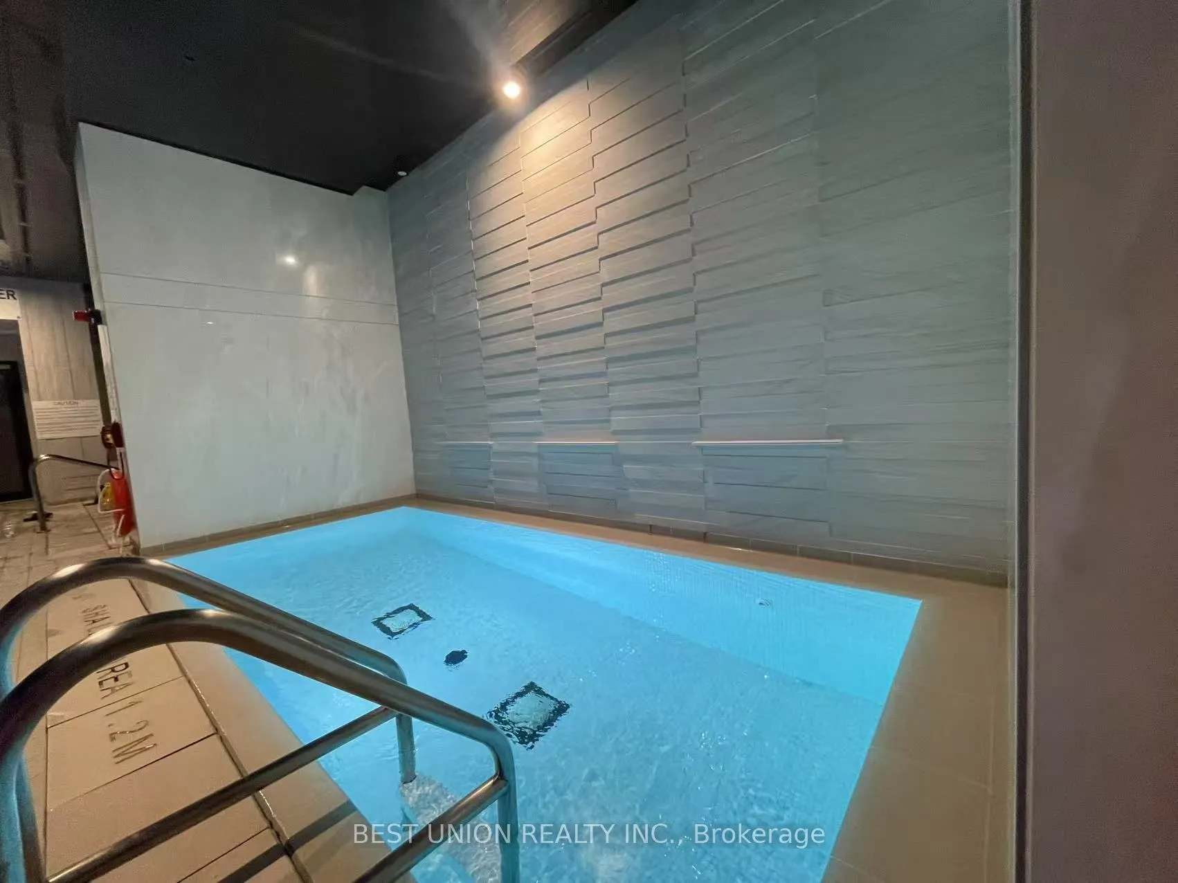 17 Bathurst Street #3910