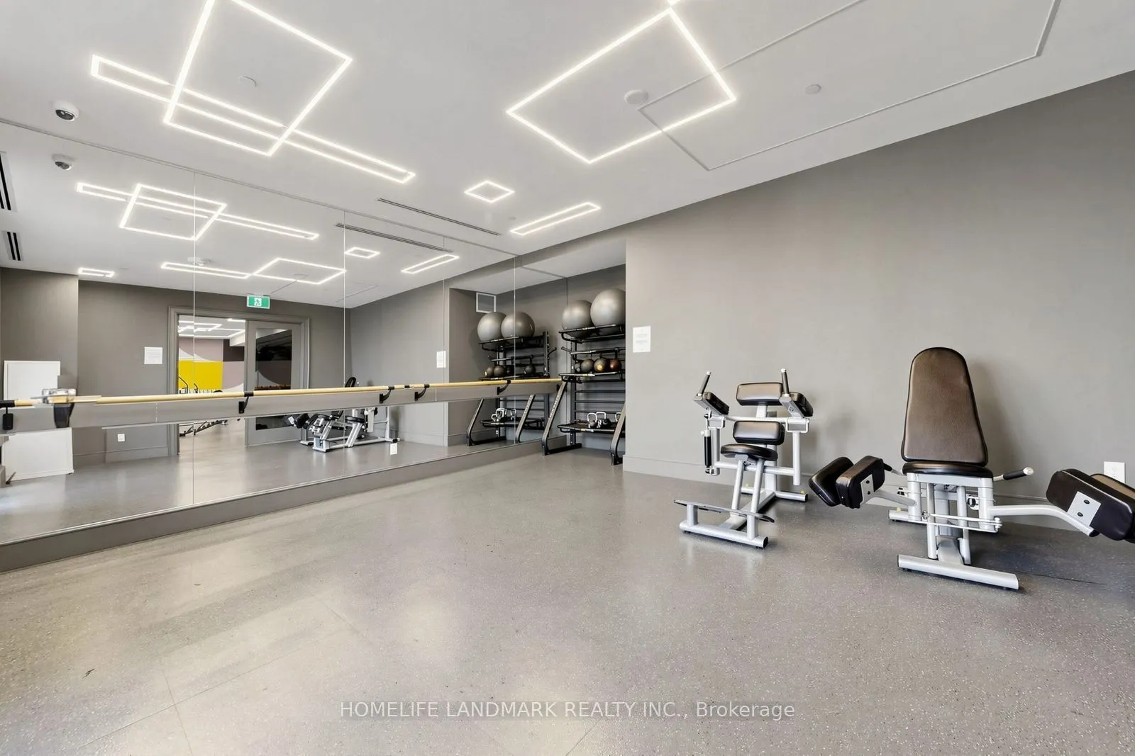 75 Canterbury Place #207