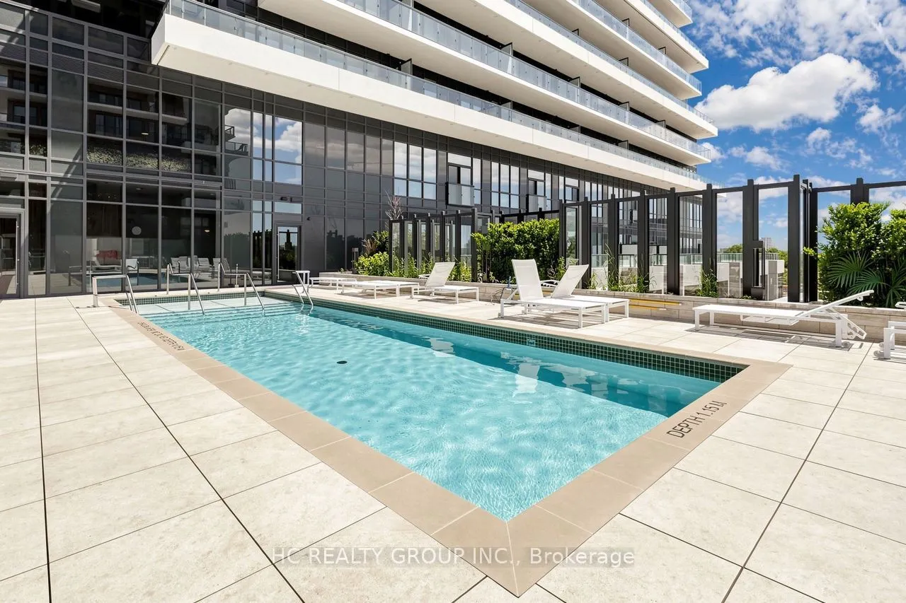 30 Inn On The Park Drive #2202