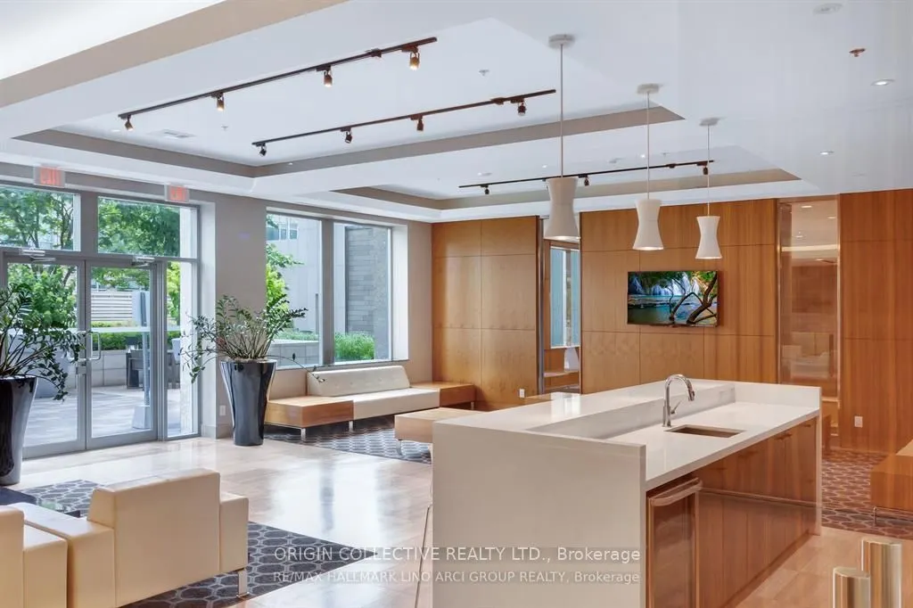 111 St Clair Avenue W #405