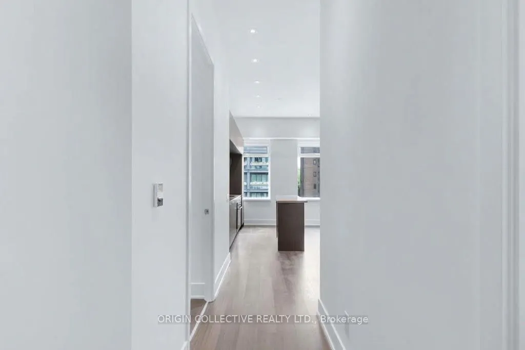 111 St Clair Avenue W #405