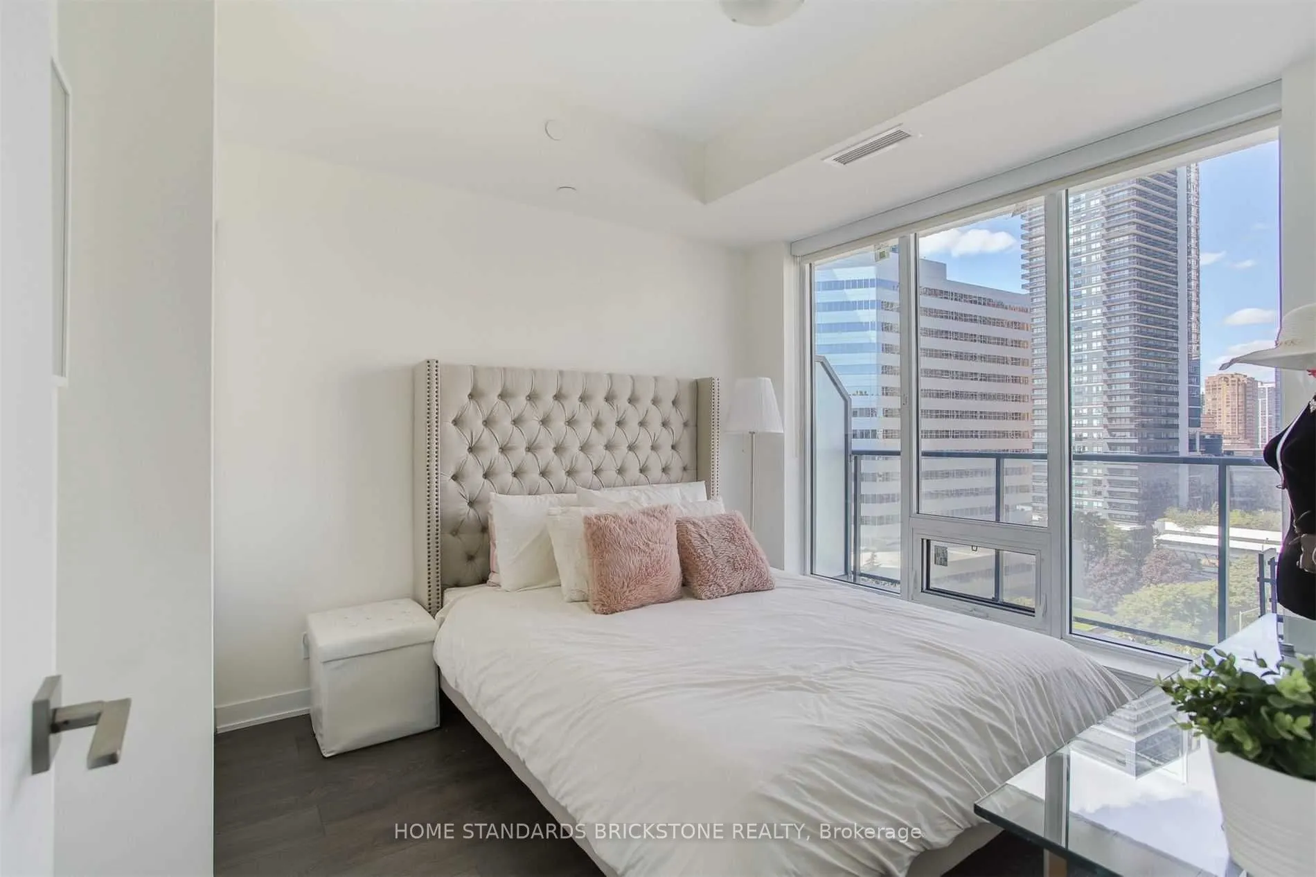 28 Avondale Avenue #1101