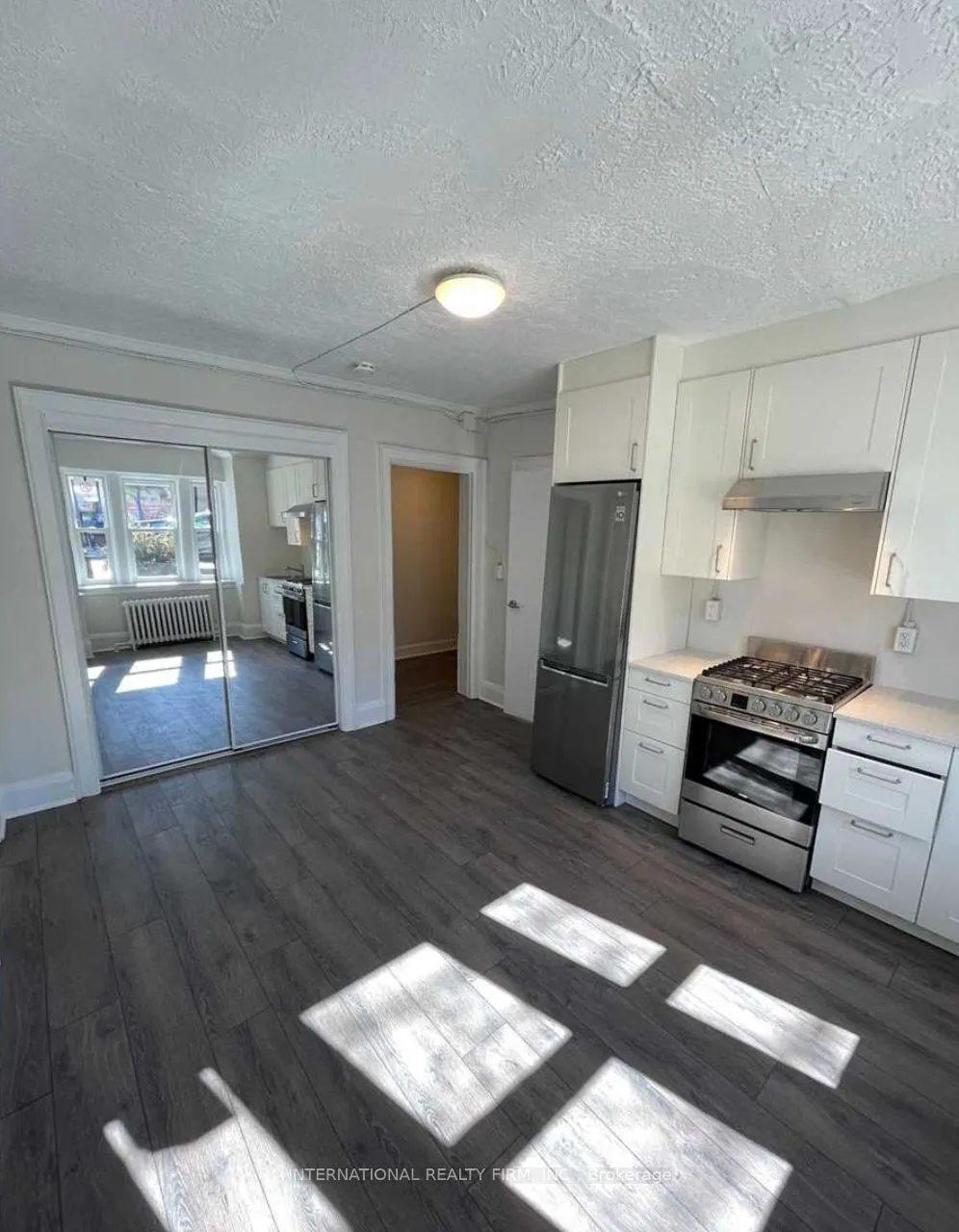 1094 College Street #1
