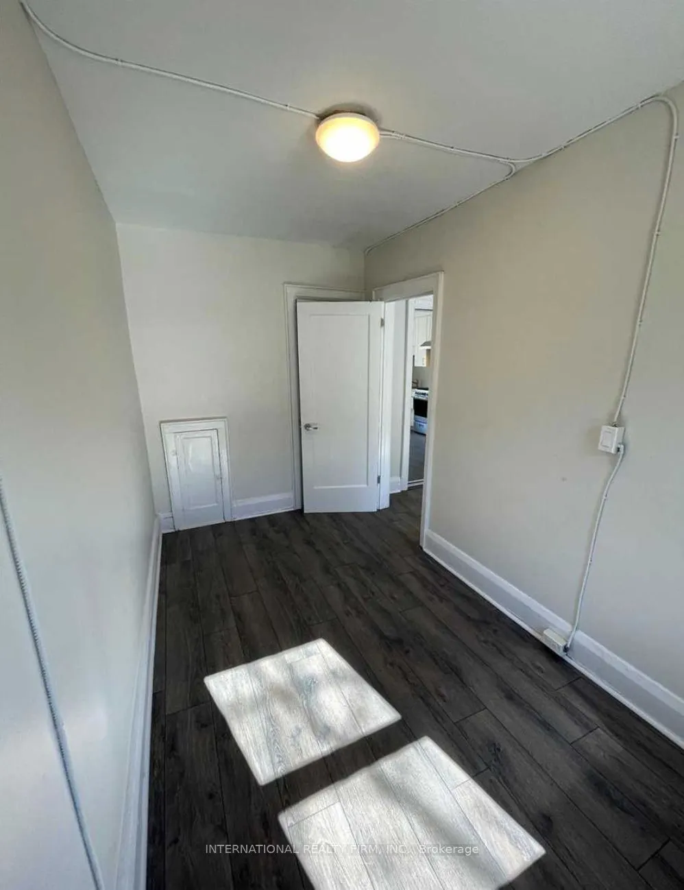 1094 College Street #1