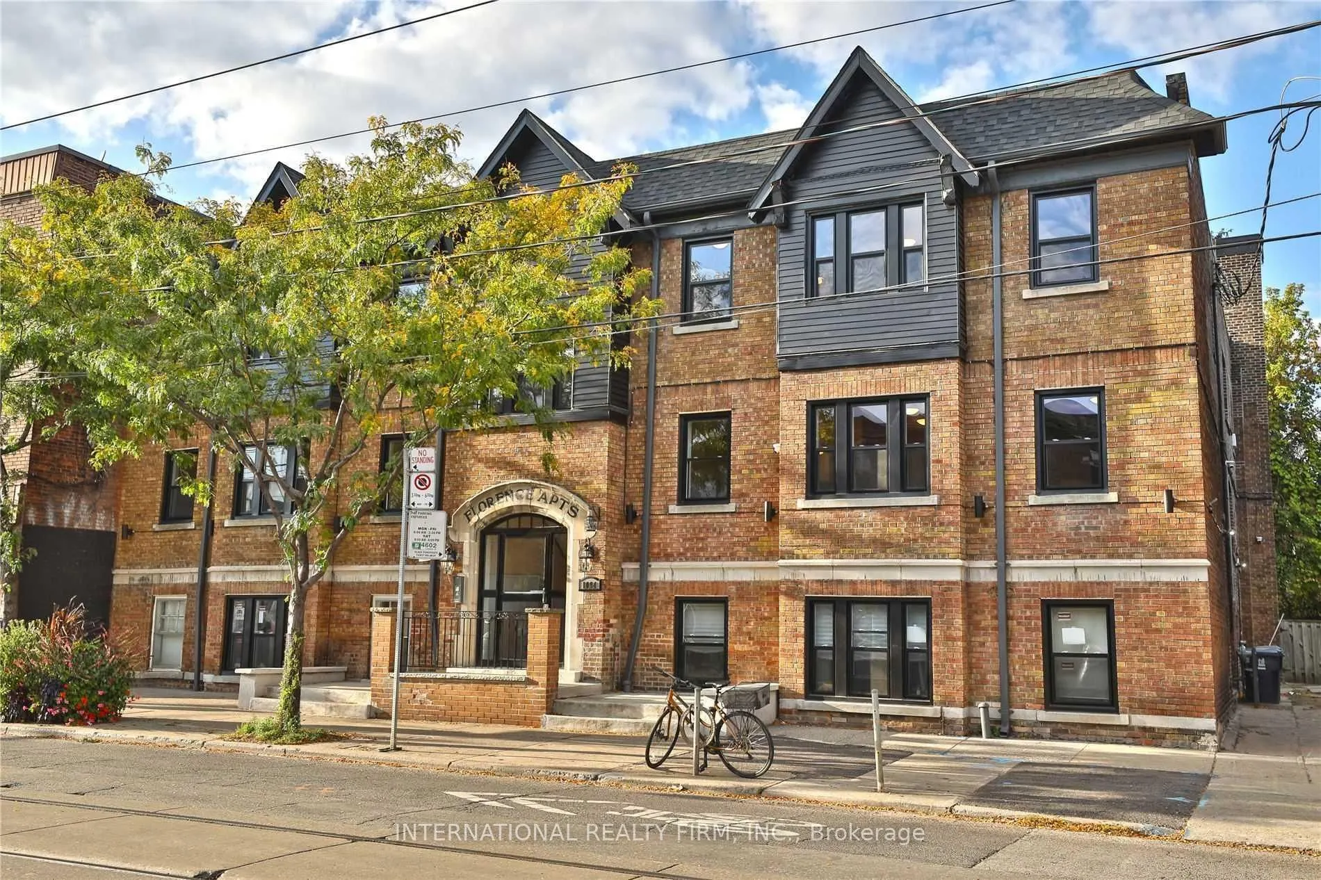 1094 College Street #1