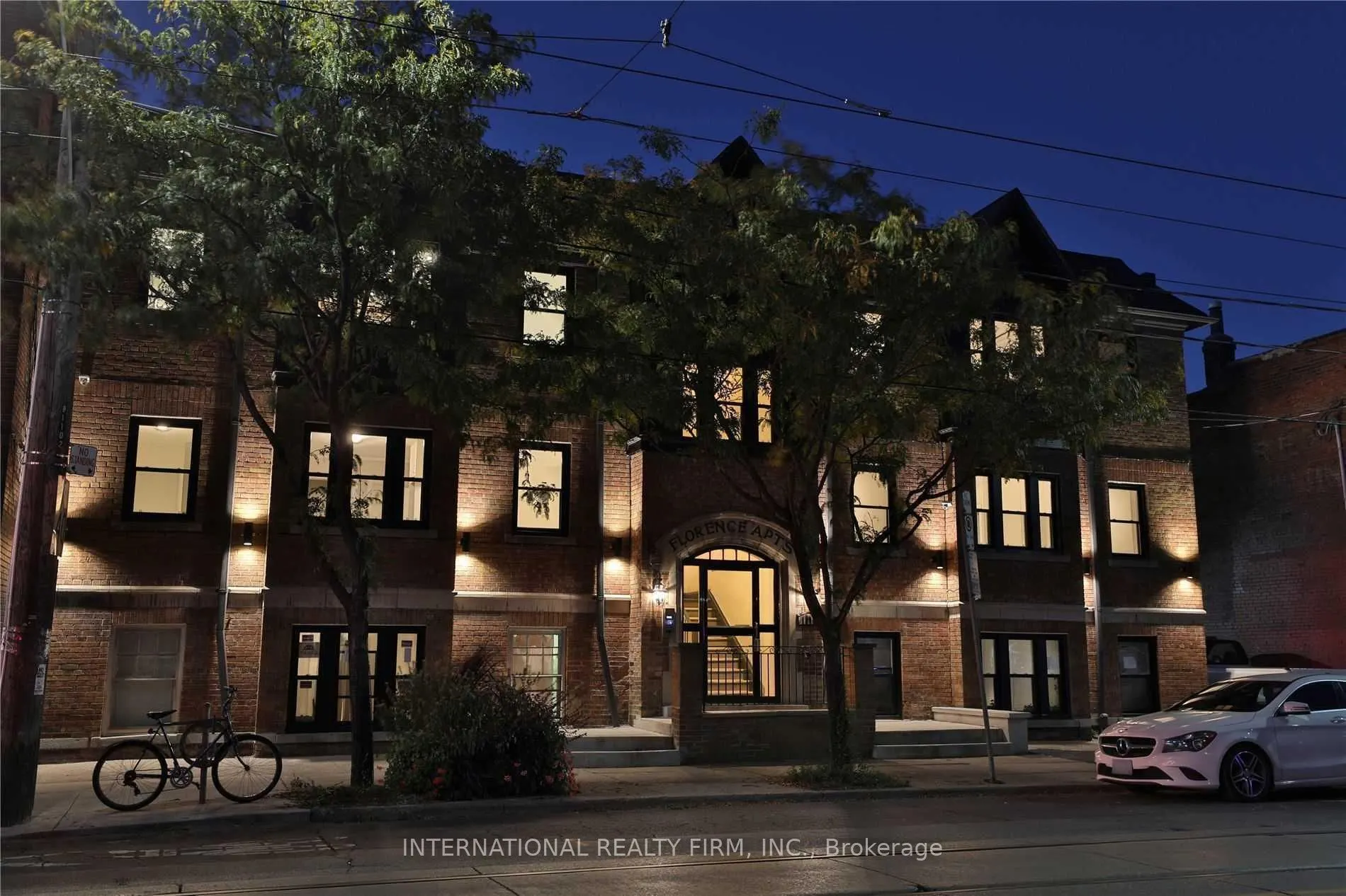 1094 College Street #1