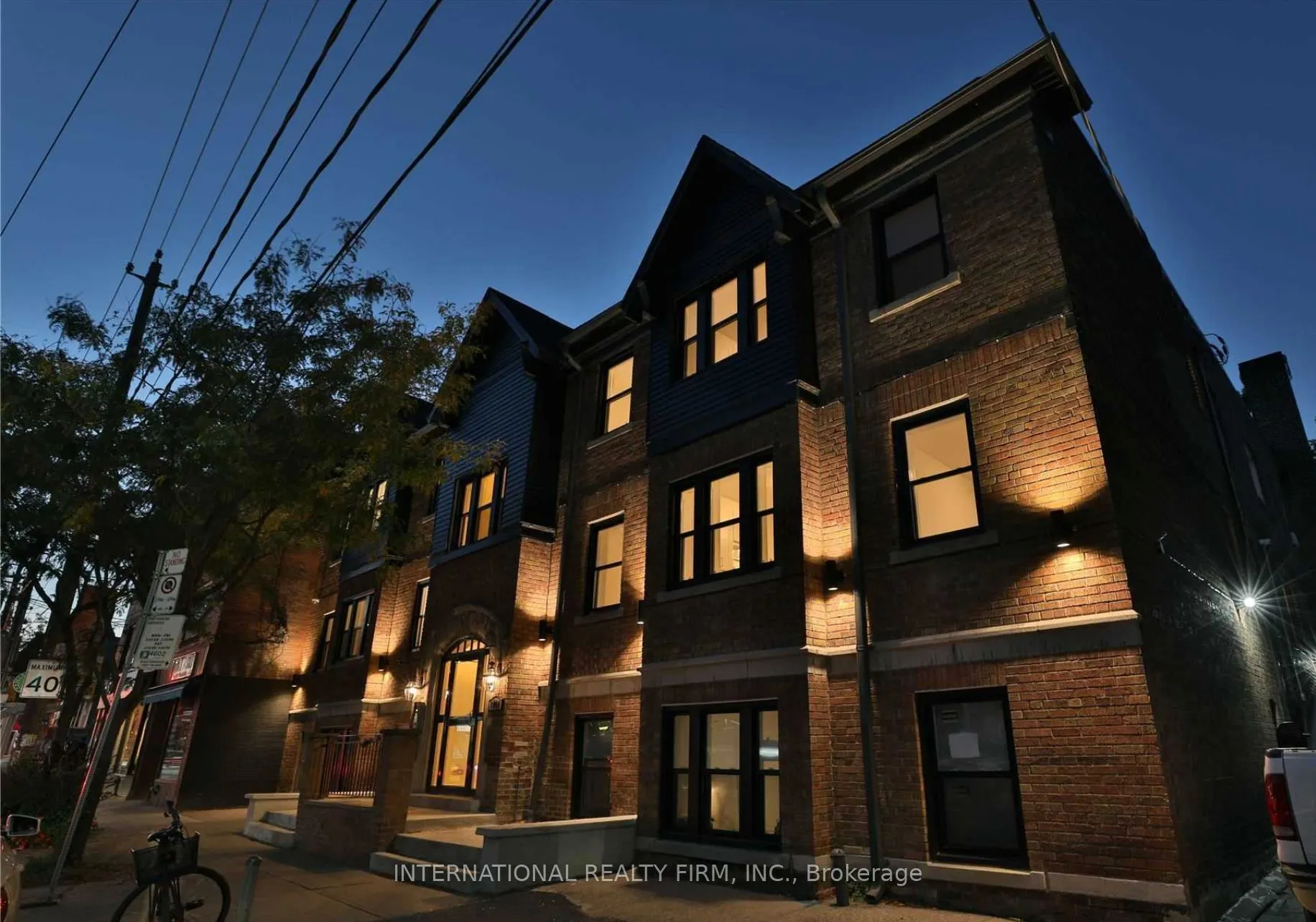 1094 College Street #1
