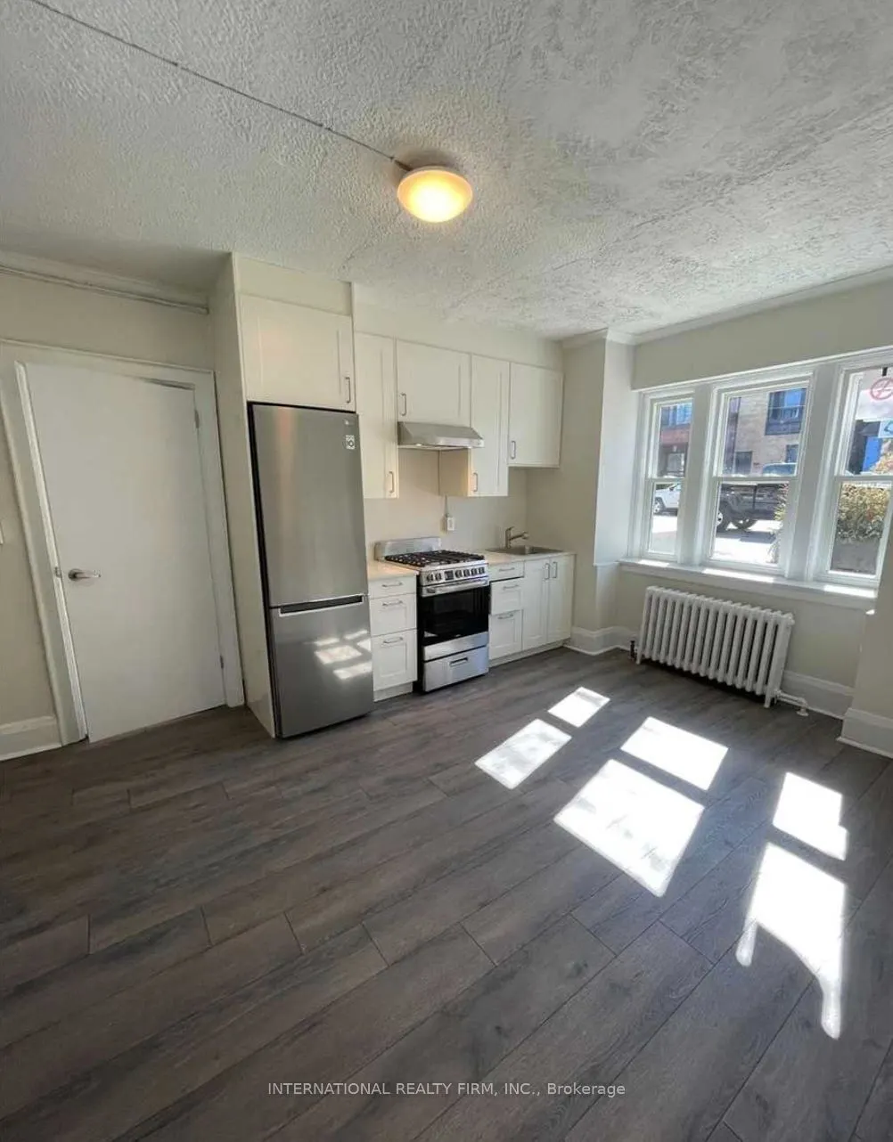 1094 College Street #1