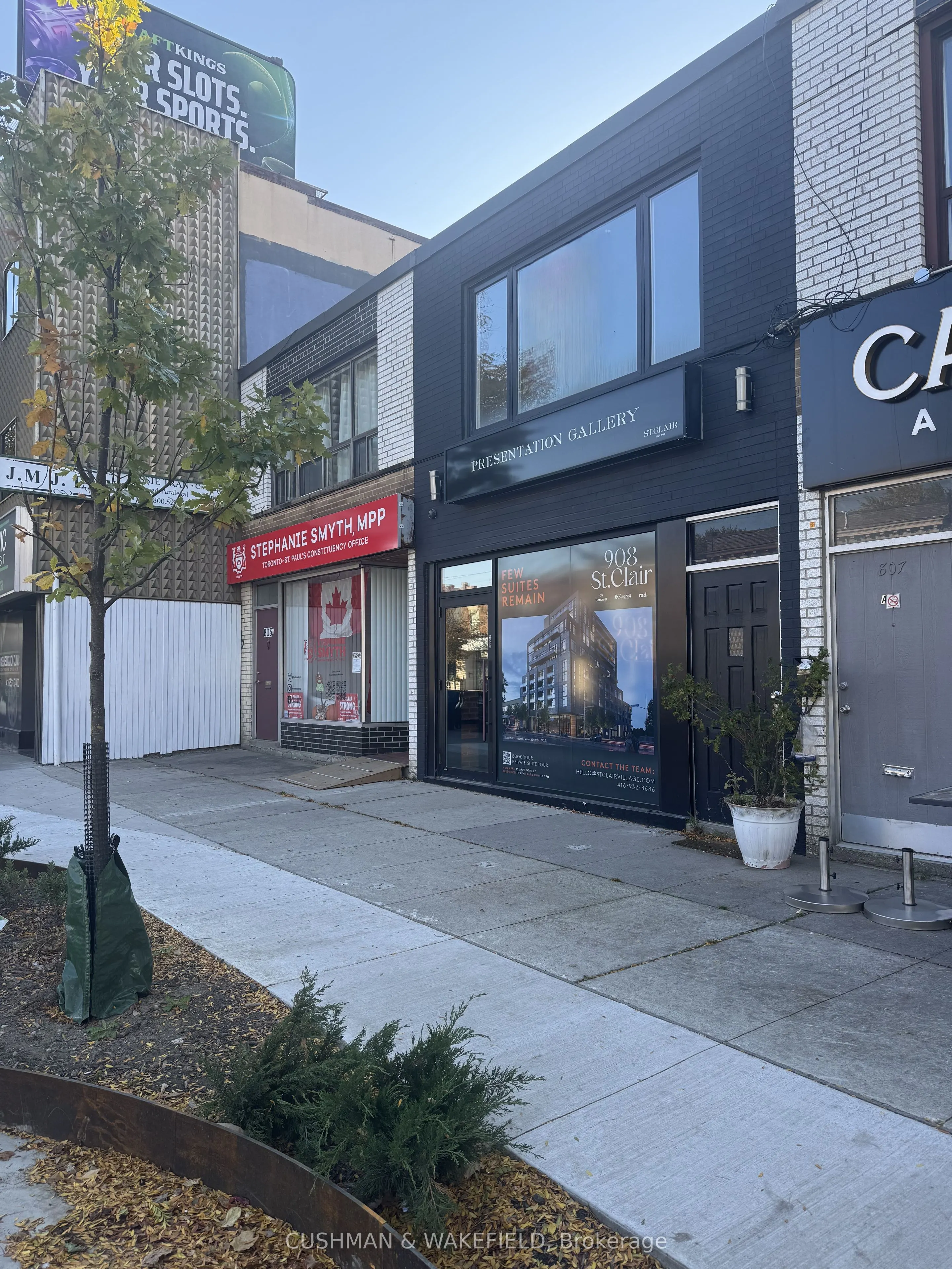 805 St Clair Avenue W