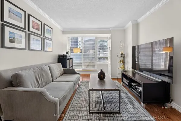 250 Wellington Street W