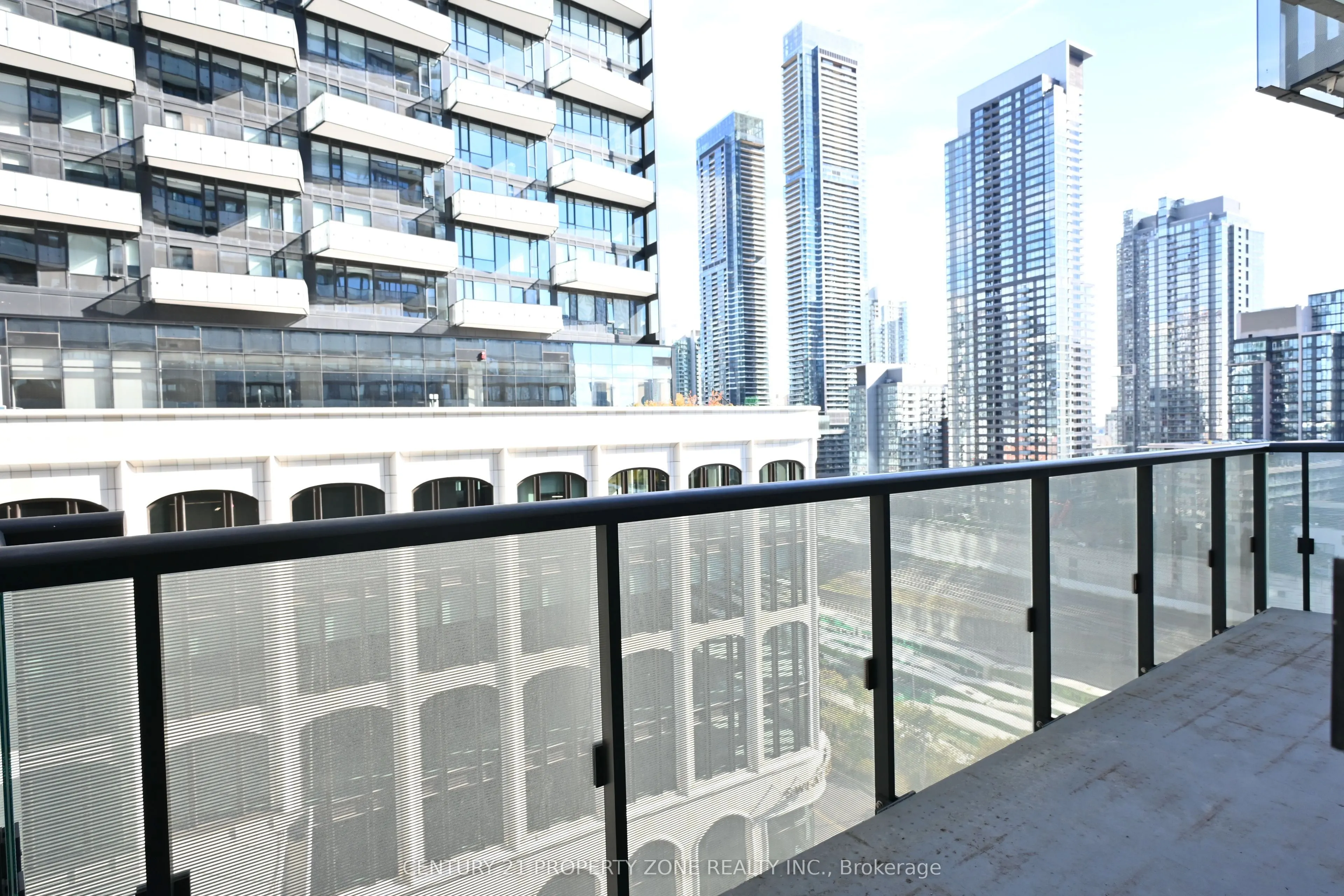 480 Front Street W #711